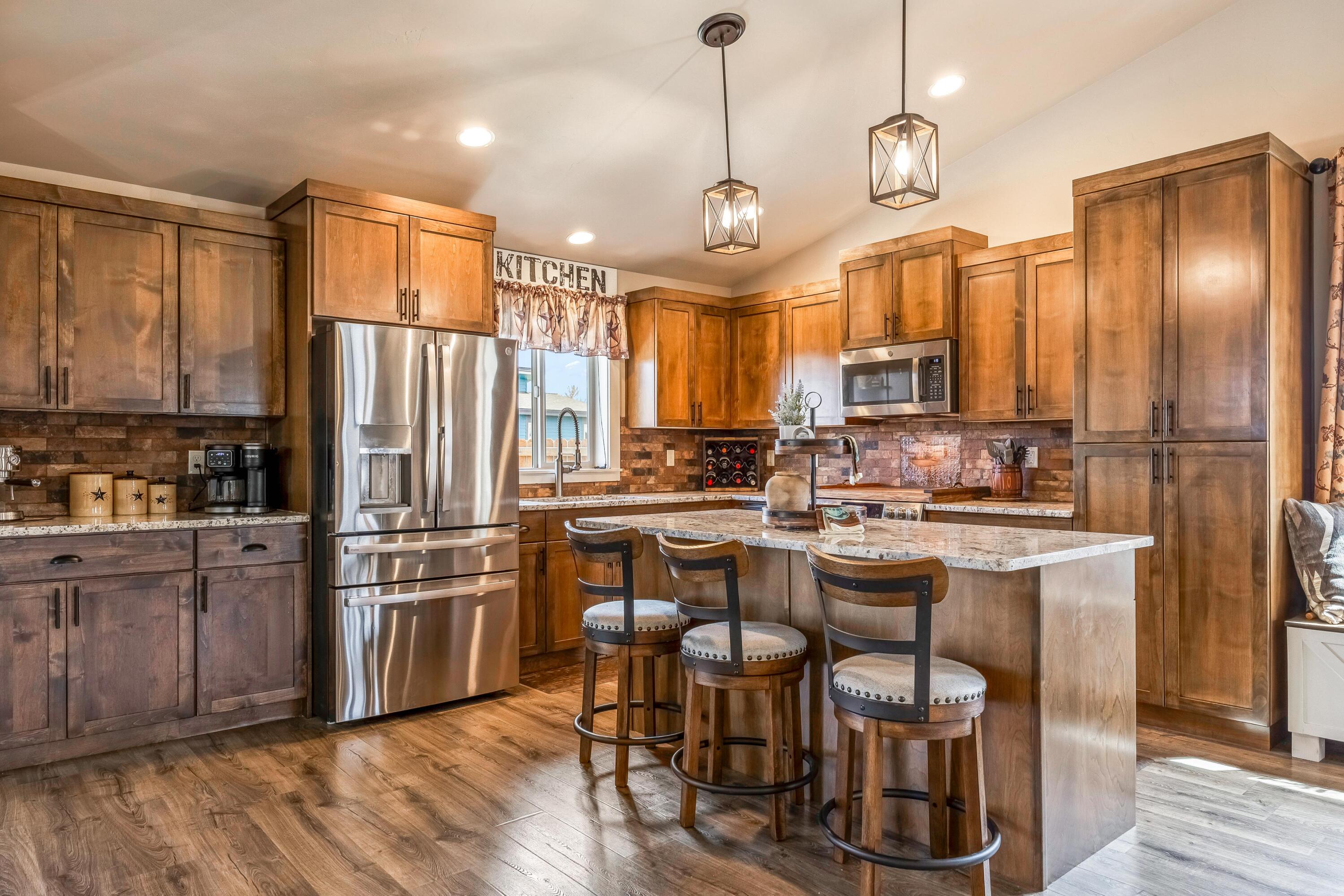 1002 NE Discovery Loop