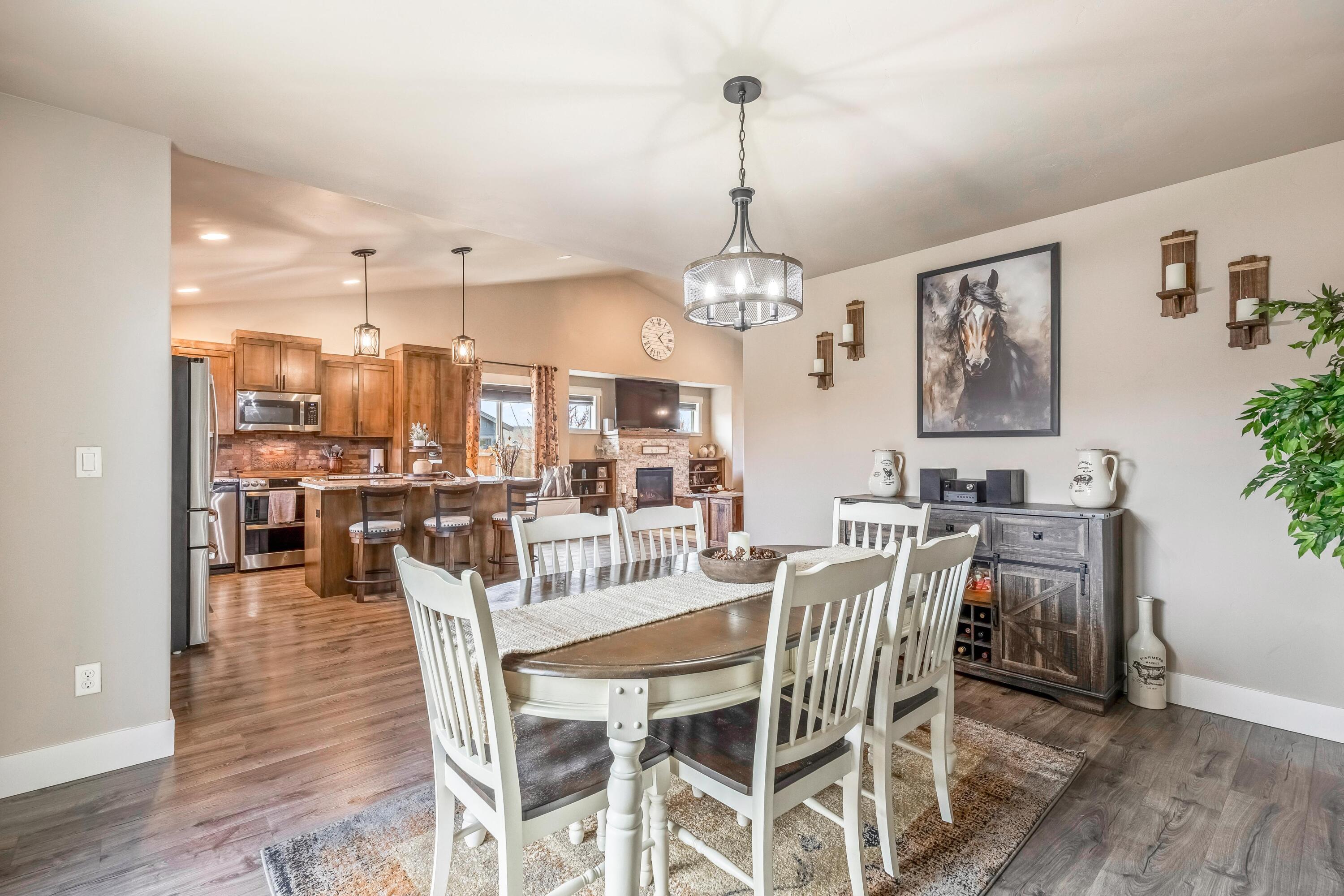 1002 NE Discovery Loop