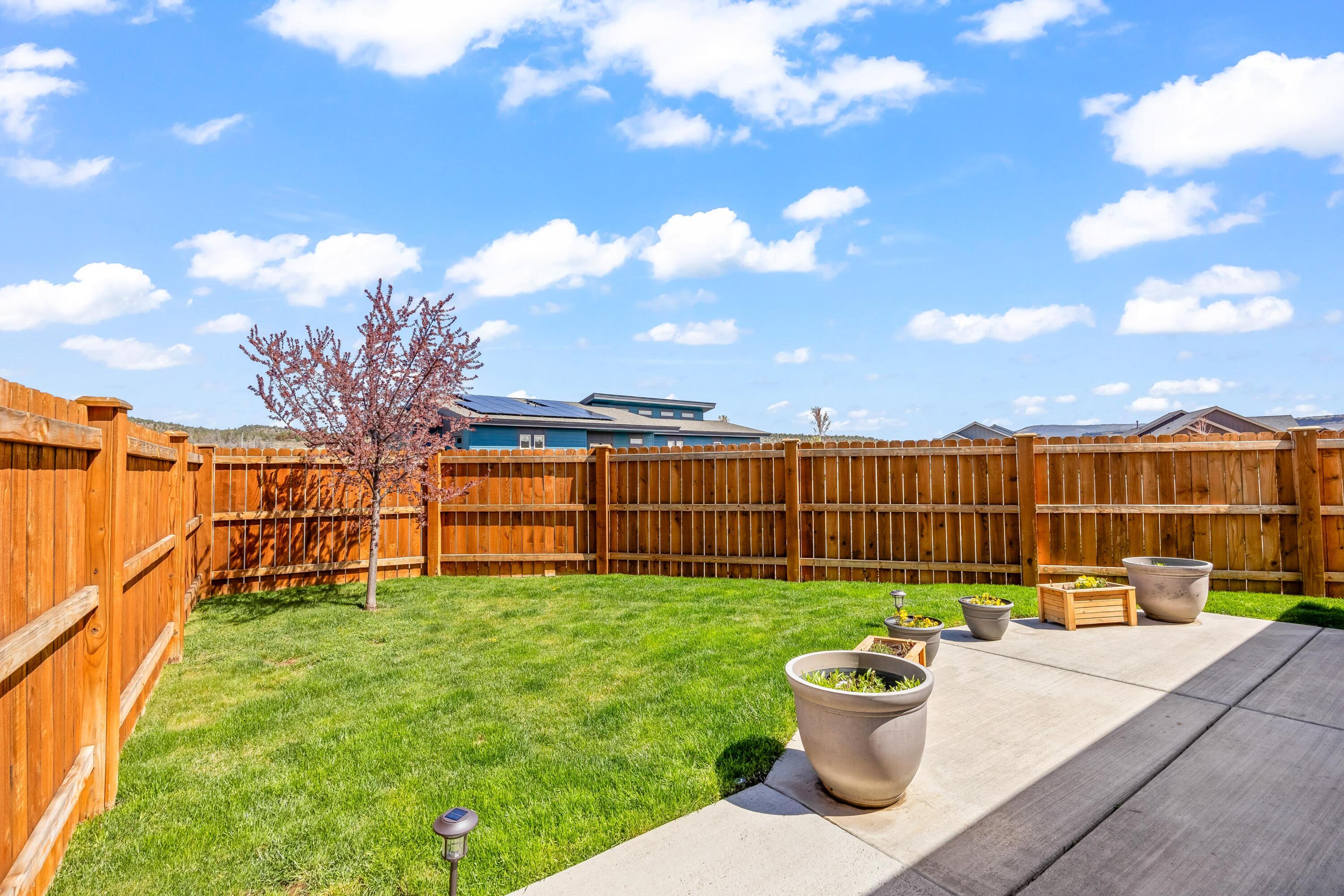 1002 NE Discovery Loop