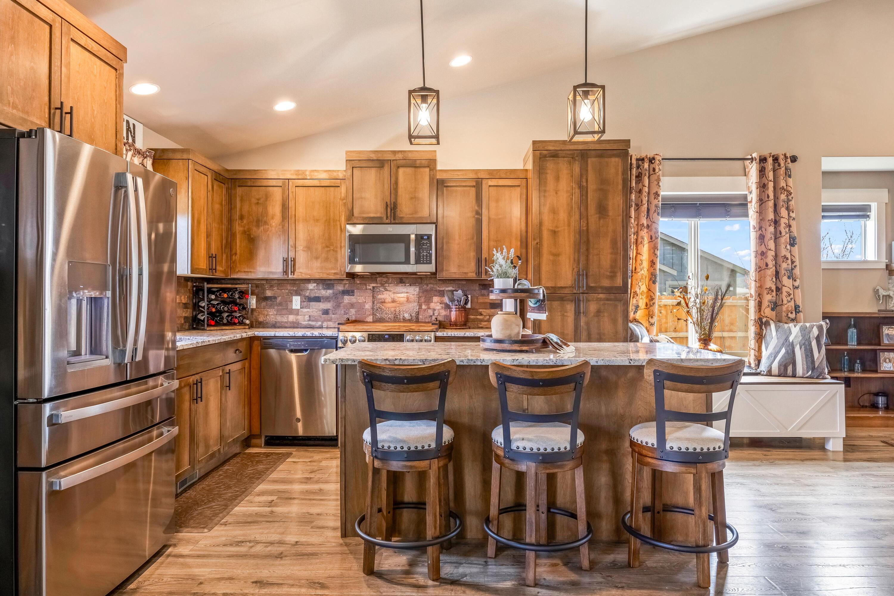 1002 NE Discovery Loop