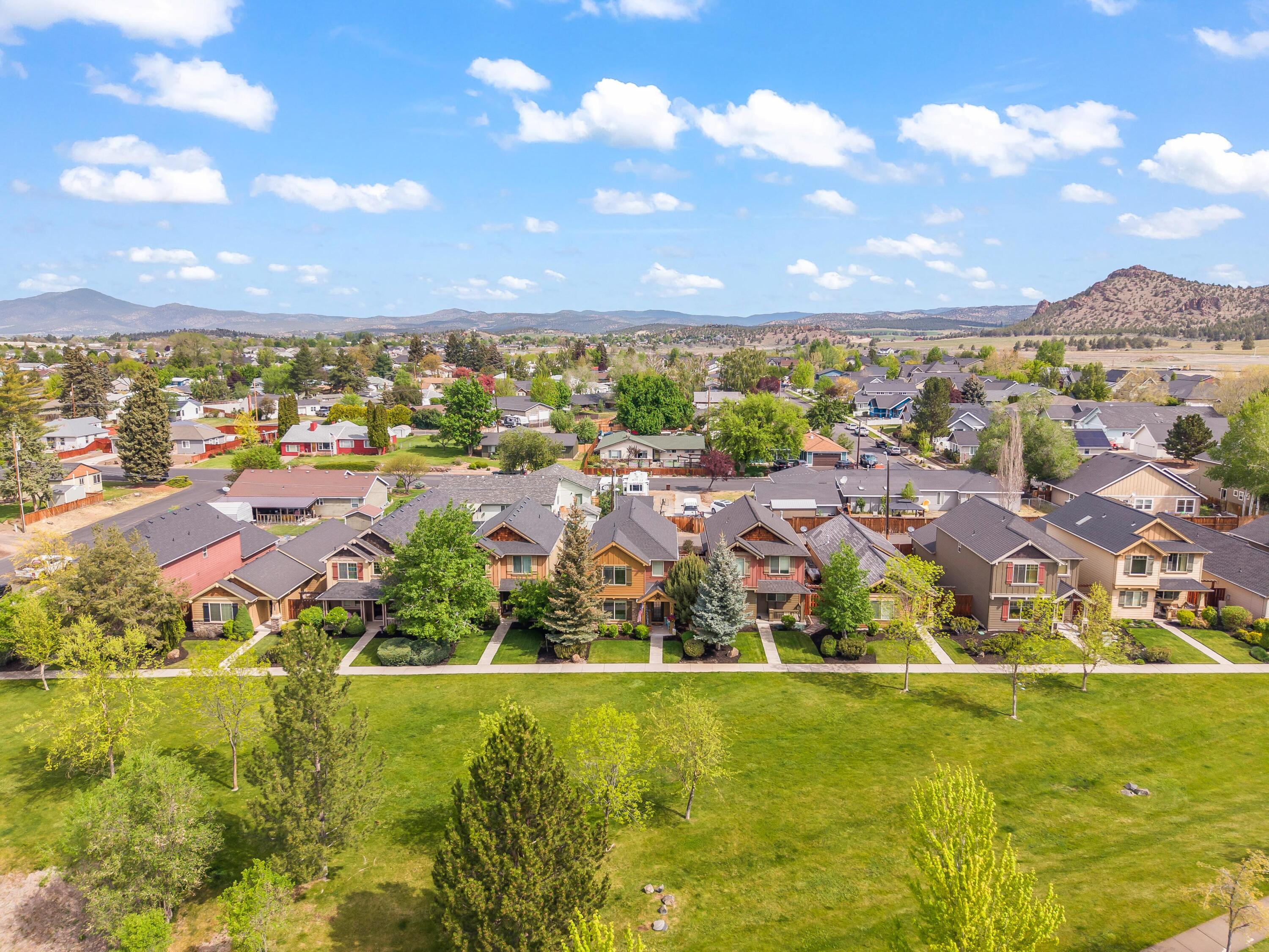 1252 NE Littleton Lane
