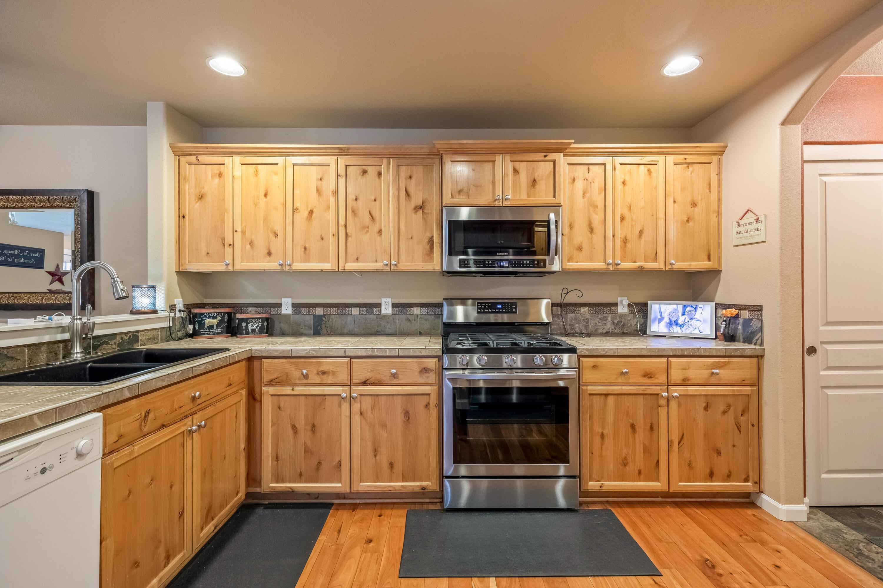 1252 NE Littleton Lane