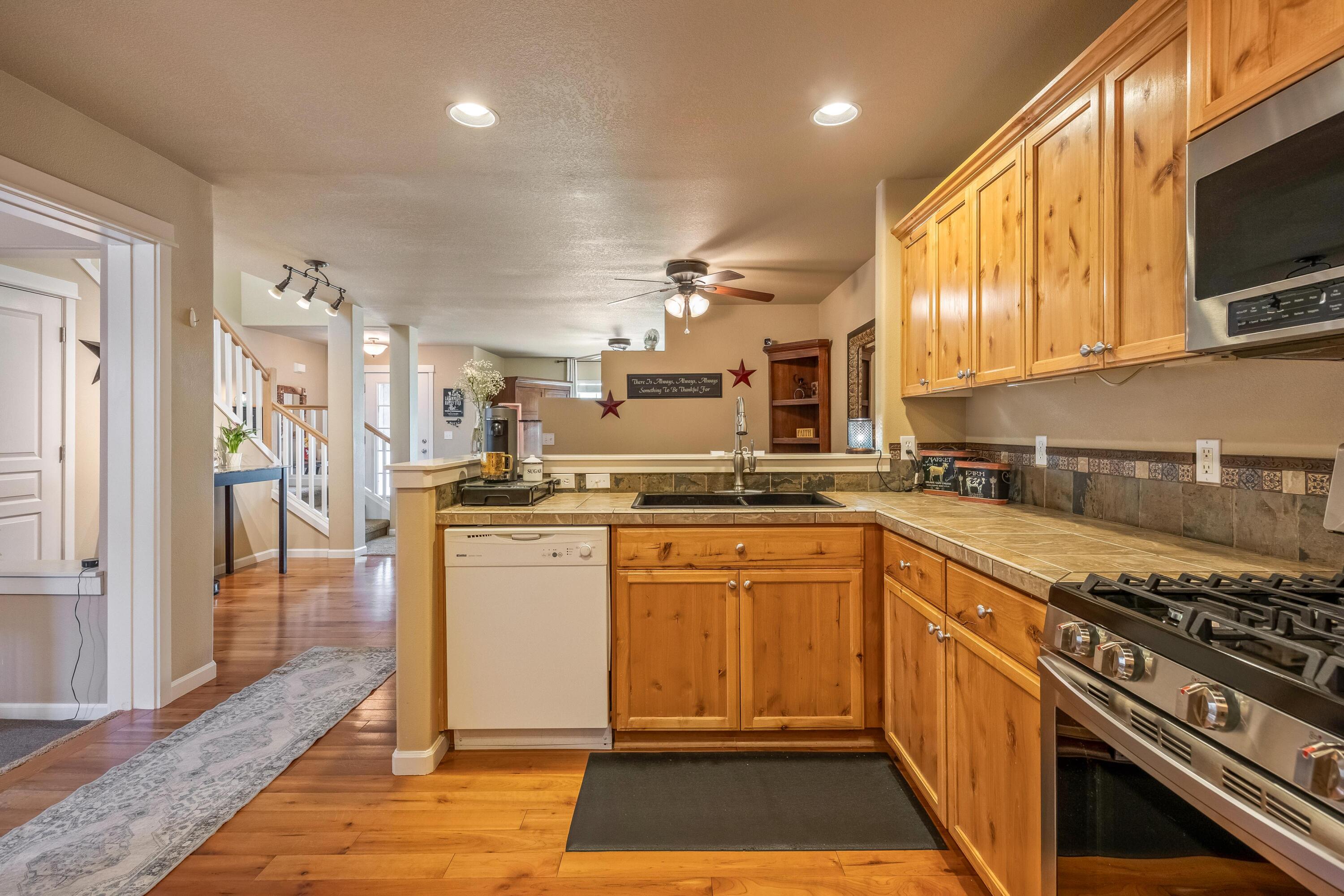 1252 NE Littleton Lane