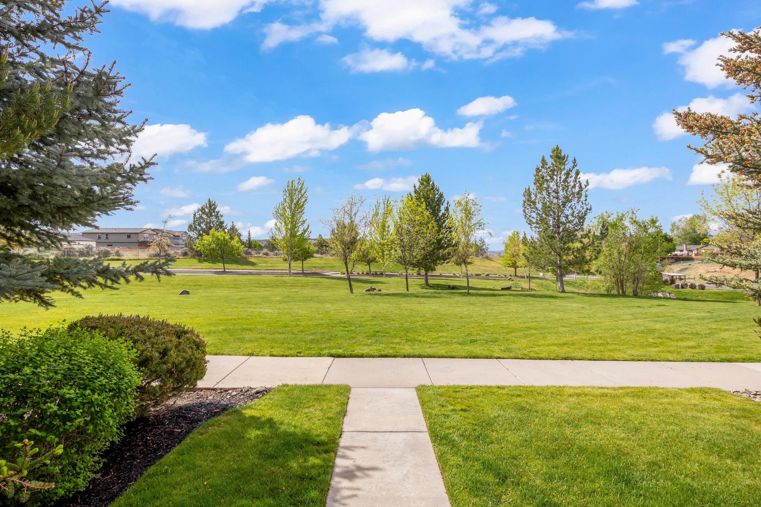 1252 NE Littleton Lane