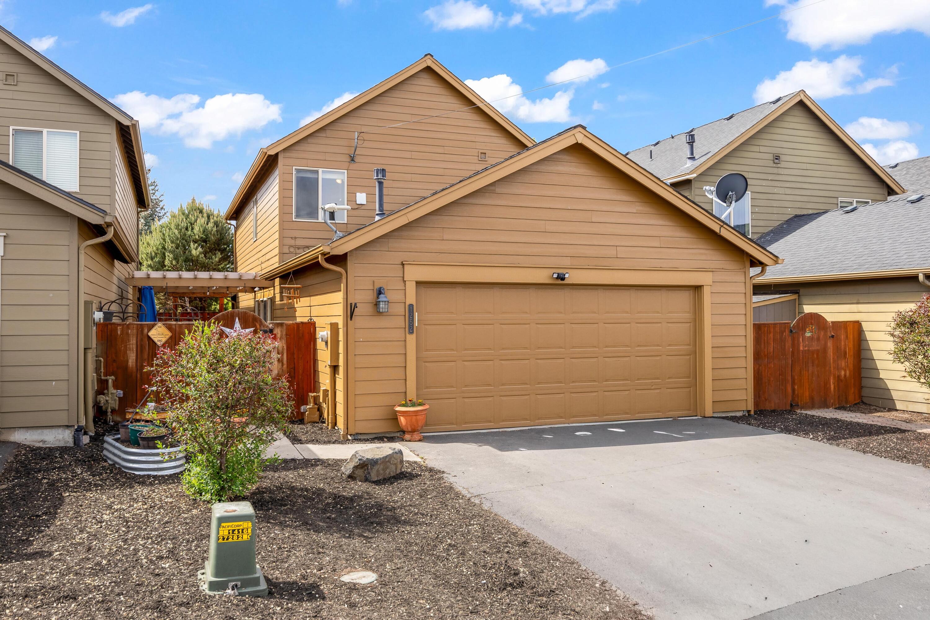 1252 NE Littleton Lane