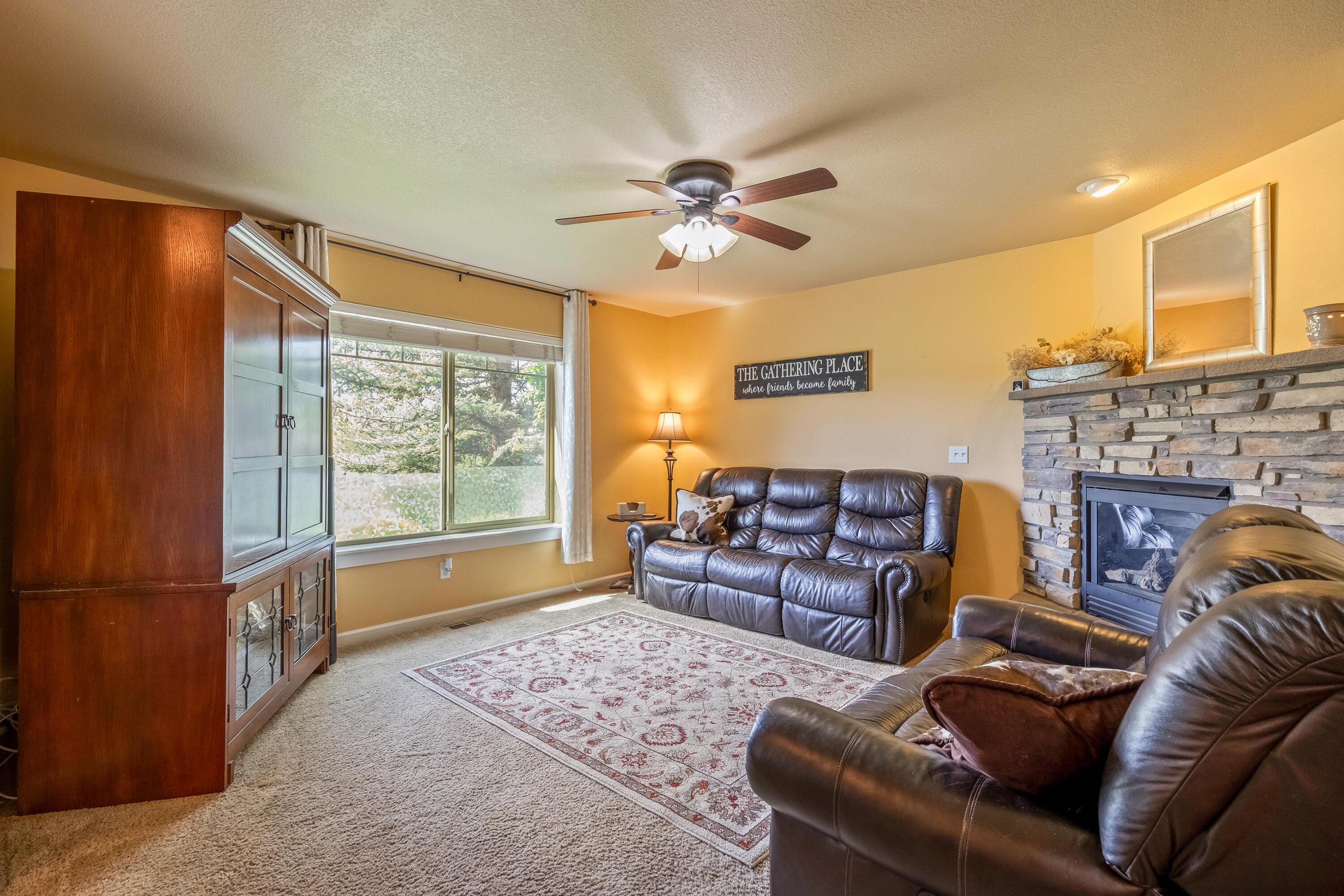 1252 NE Littleton Lane