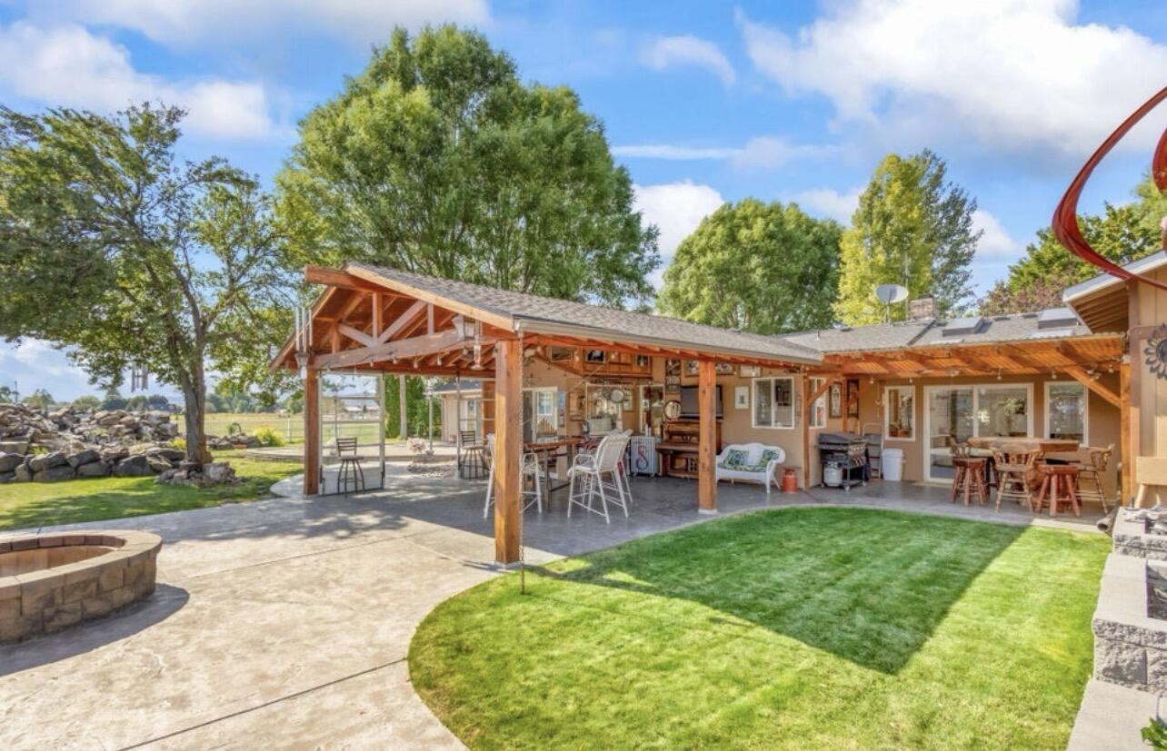389 NE Orchard Lane