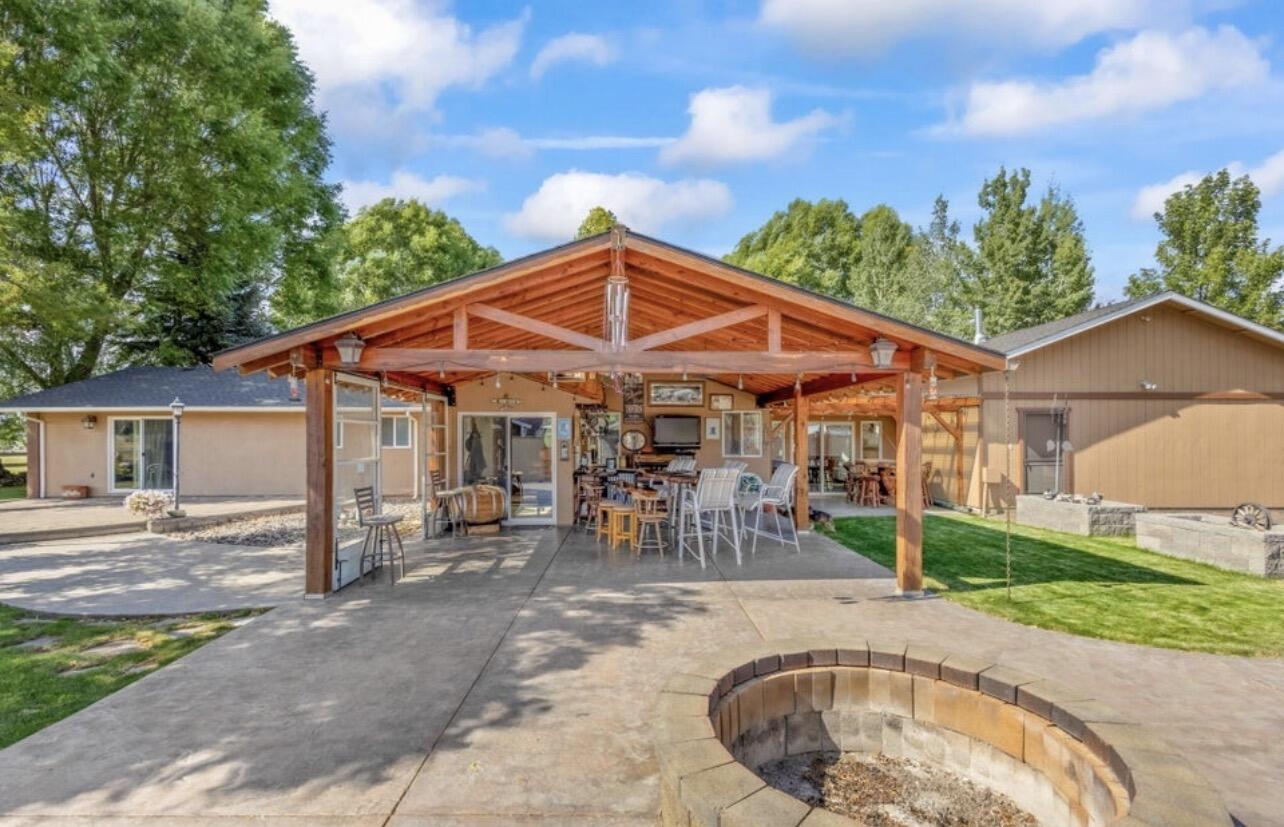 389 NE Orchard Lane