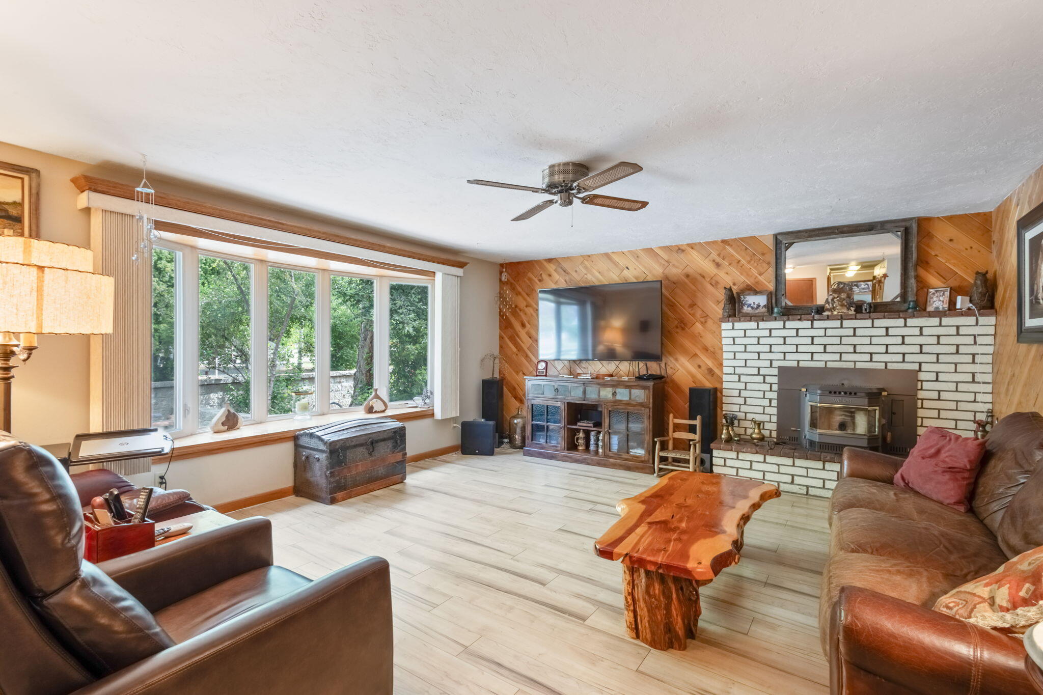 389 NE Orchard Lane