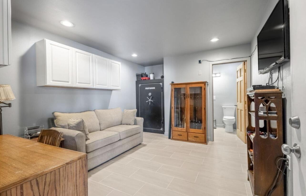 389 NE Orchard Lane