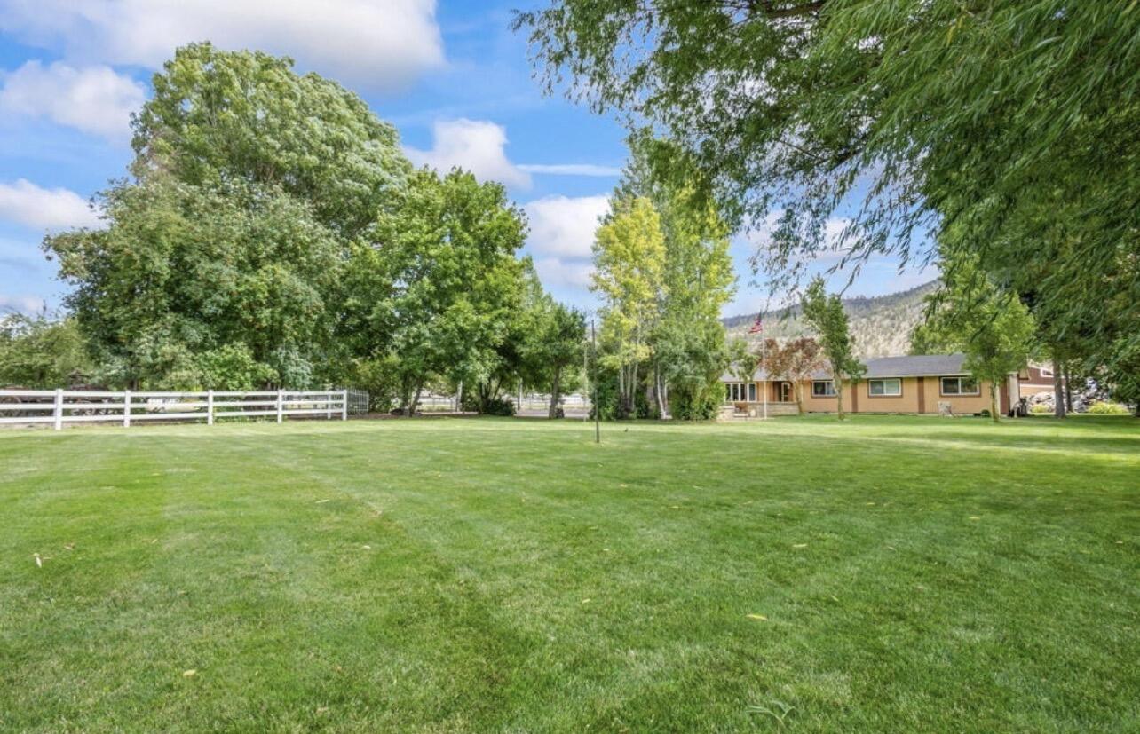 389 NE Orchard Lane