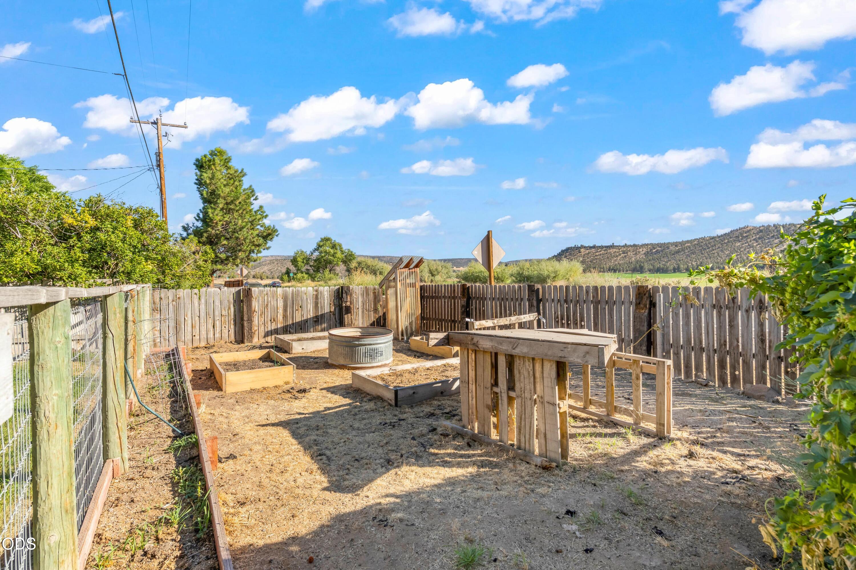 2555 SE Paulina Highway