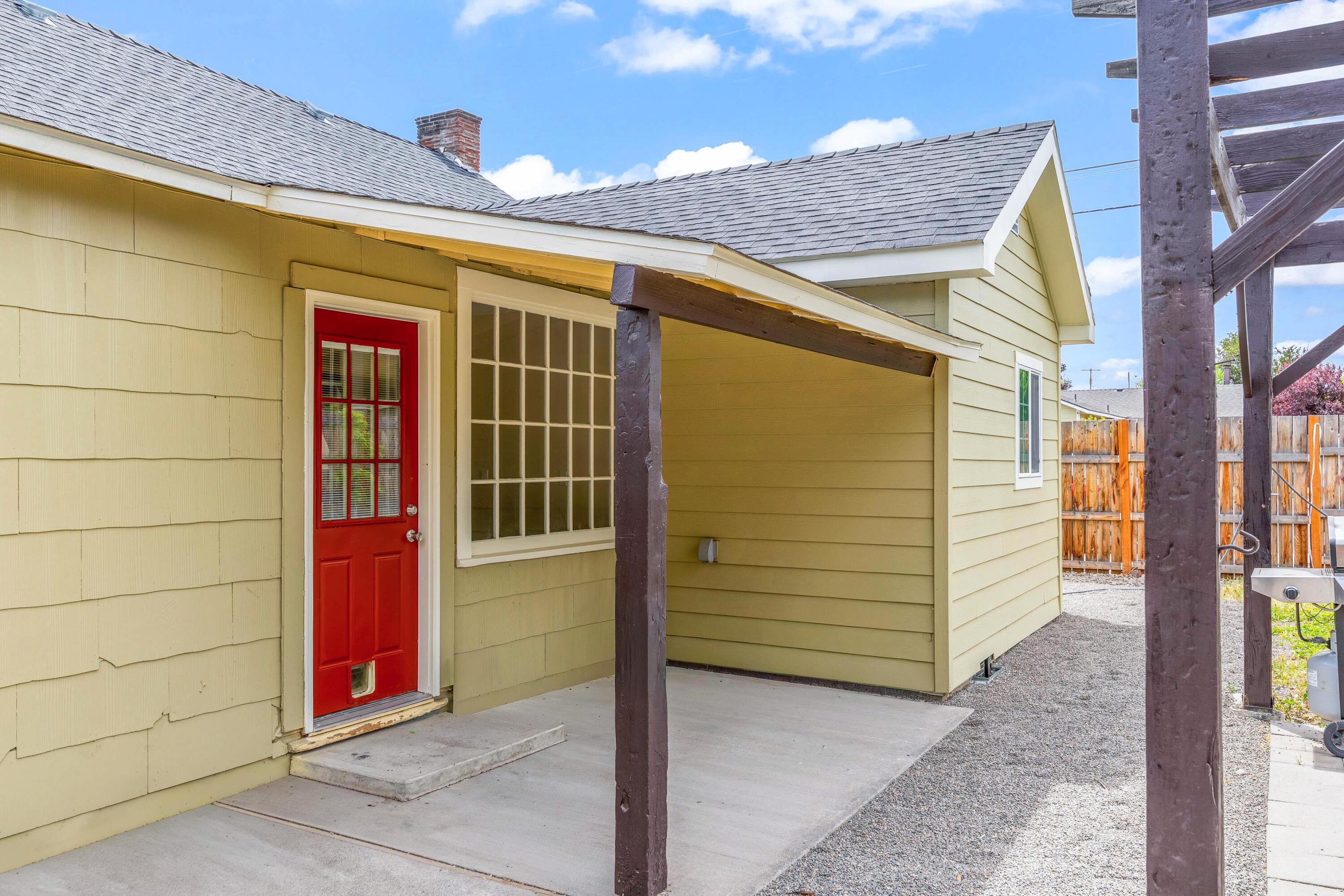 496 SW 2nd Street