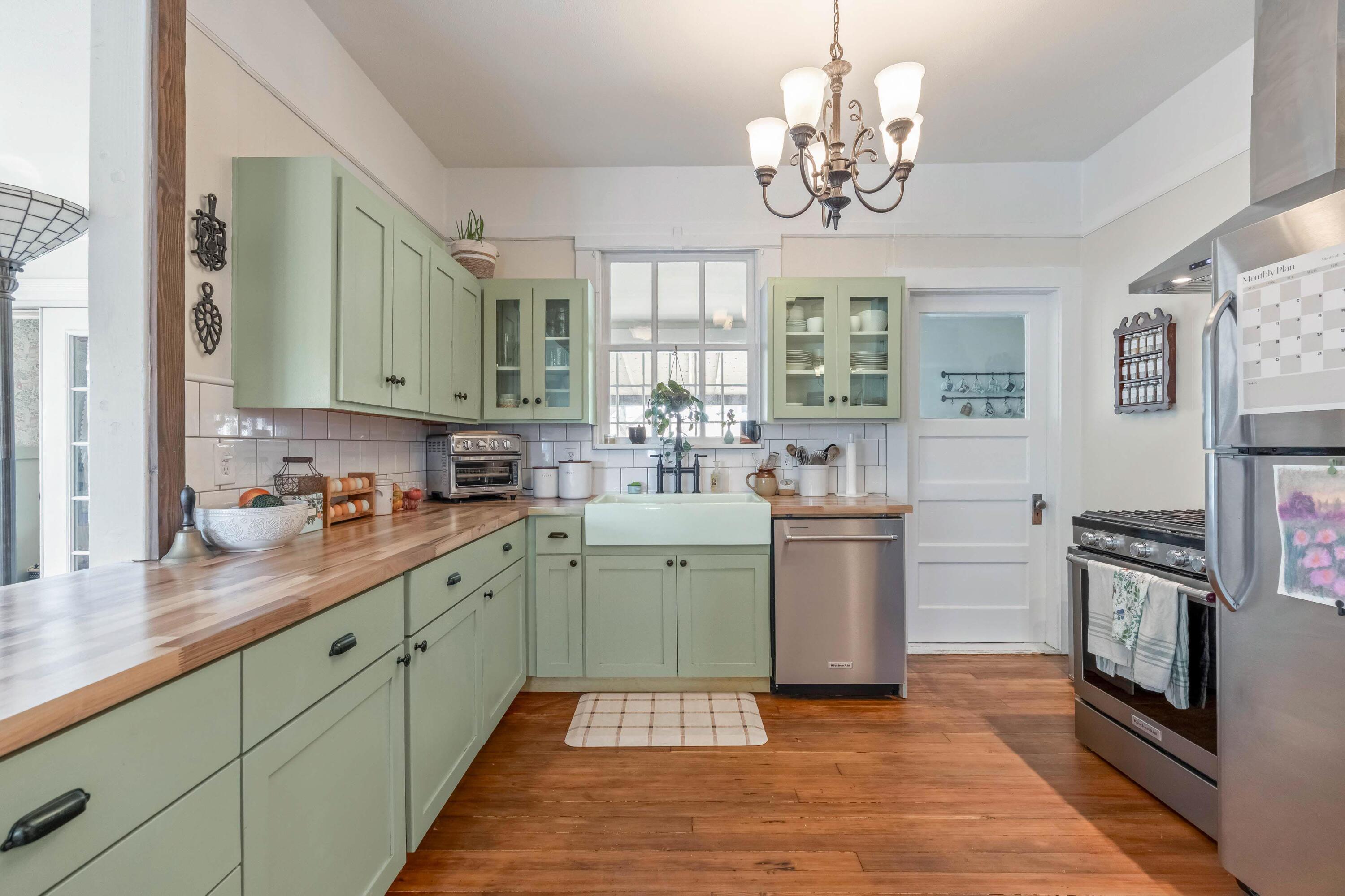 496 SW 2nd Street