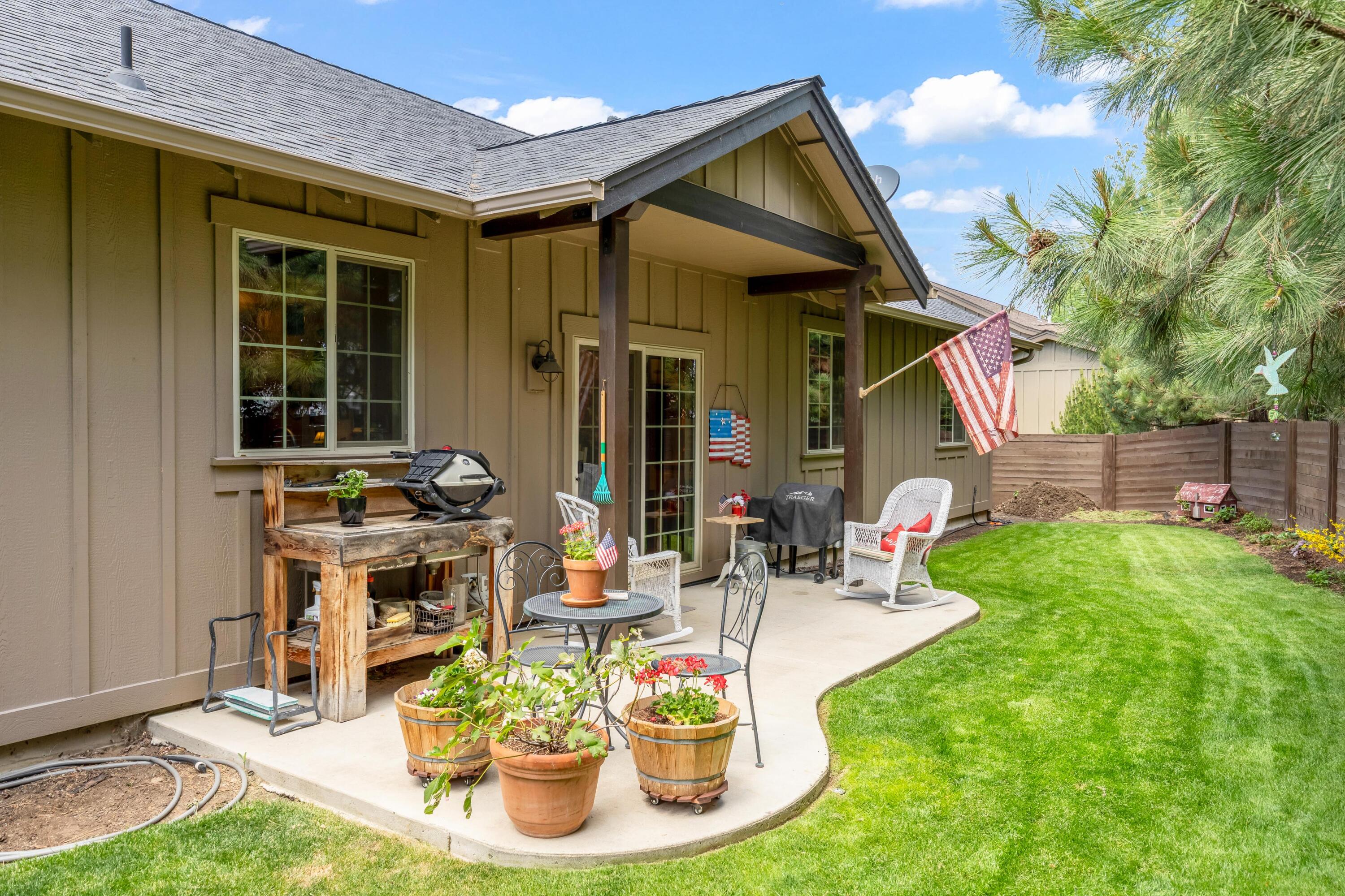 210 NW Saddle Ridge Loop