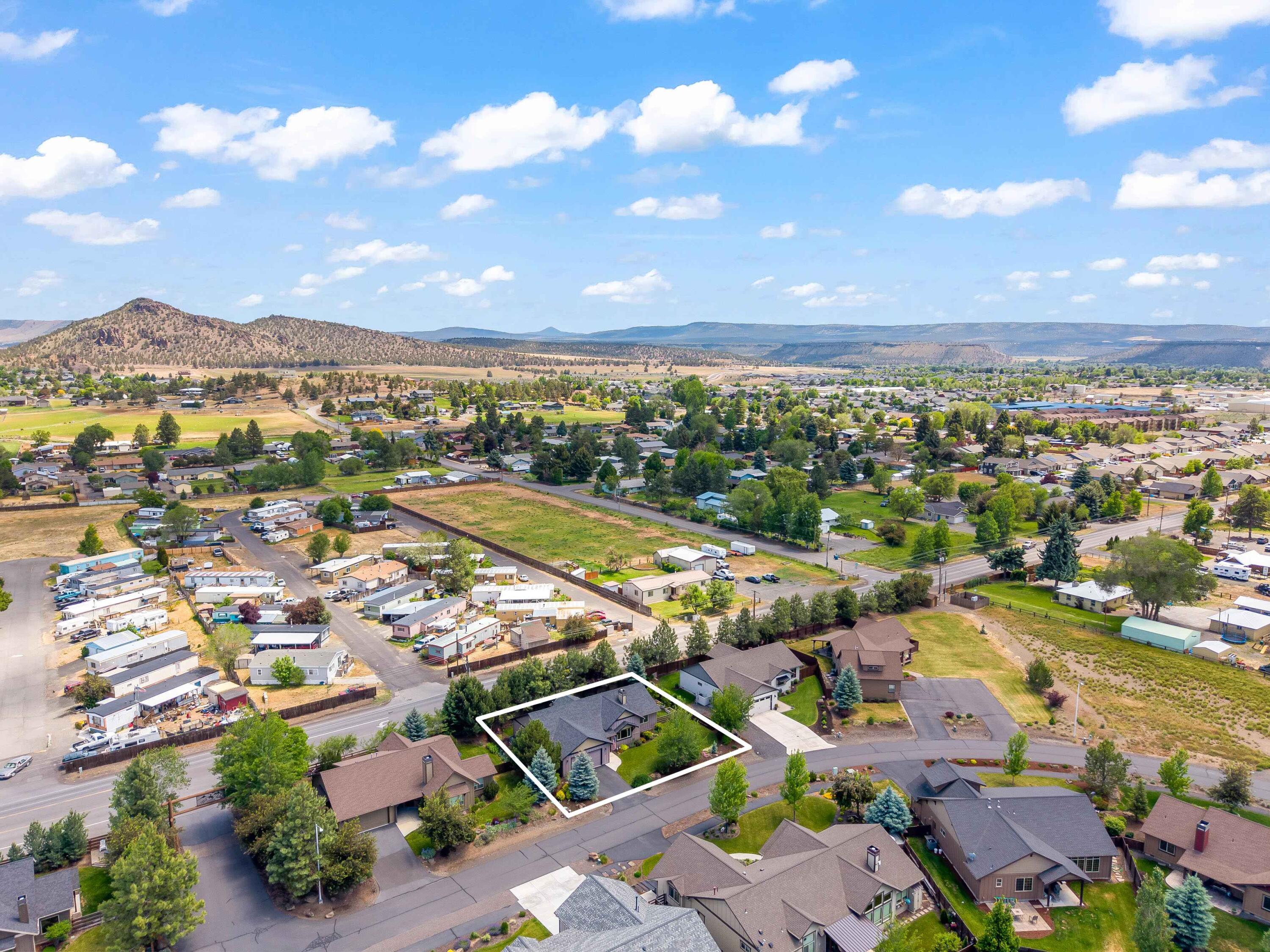 210 NW Saddle Ridge Loop