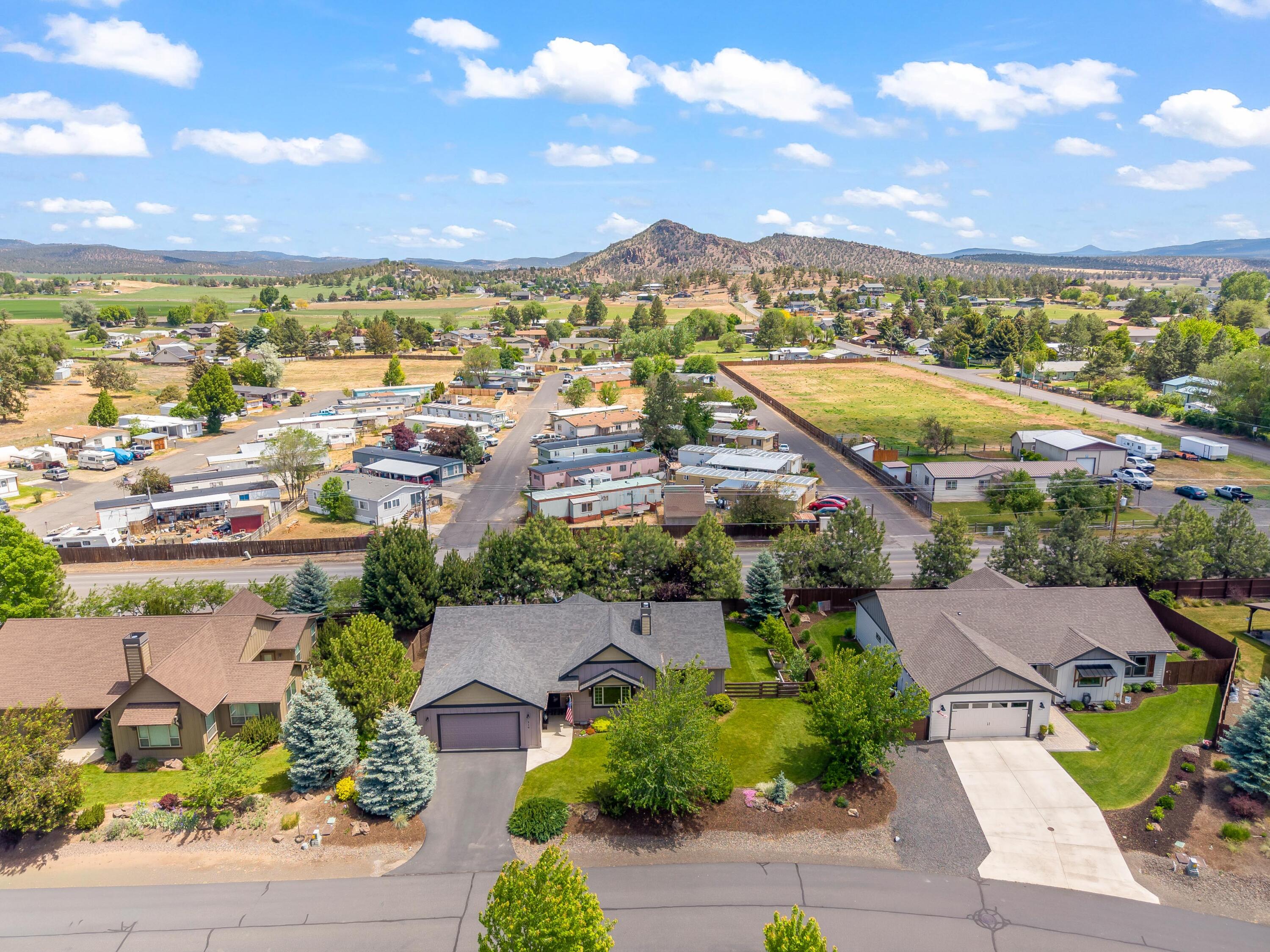 210 NW Saddle Ridge Loop