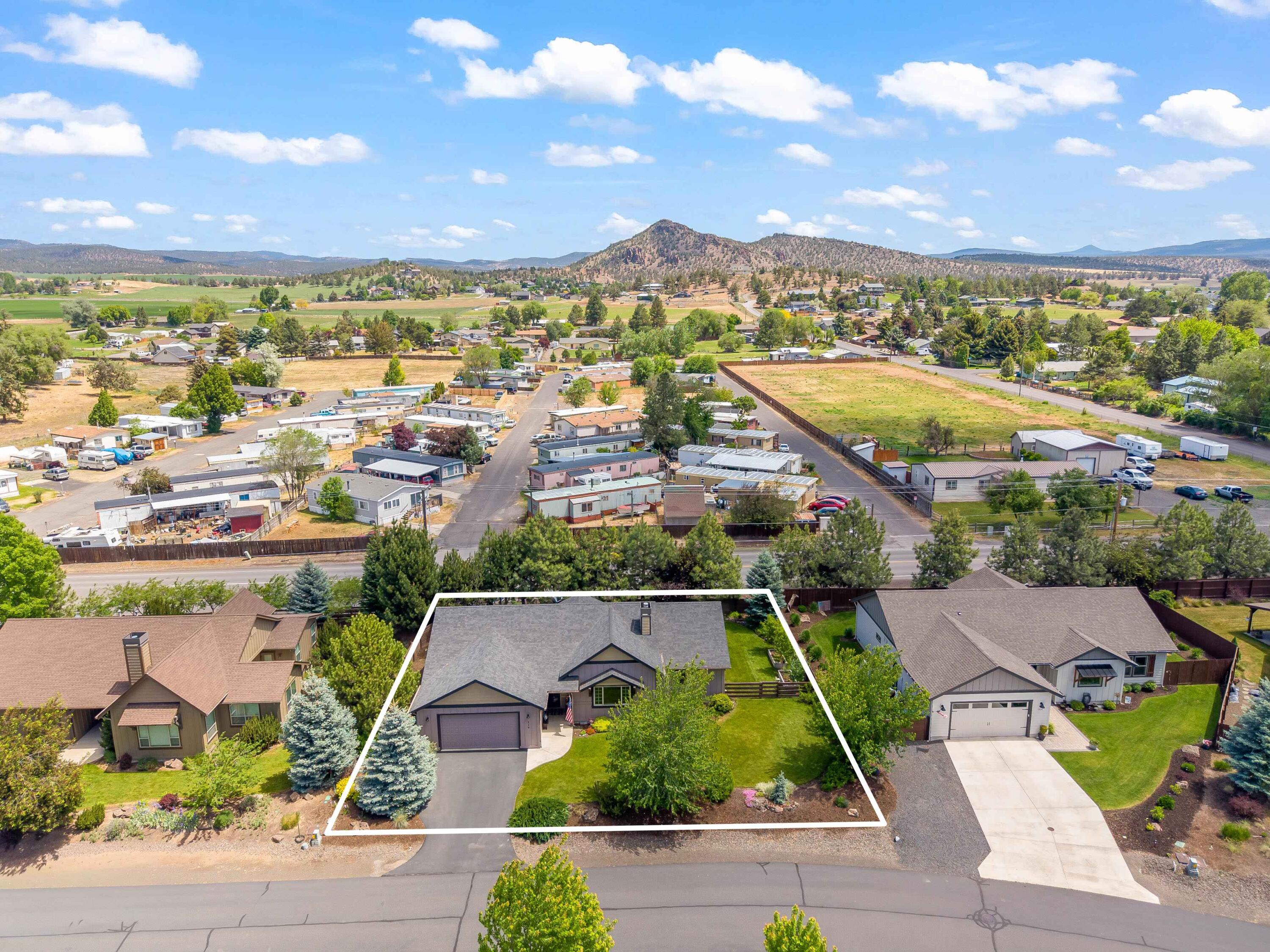 210 NW Saddle Ridge Loop