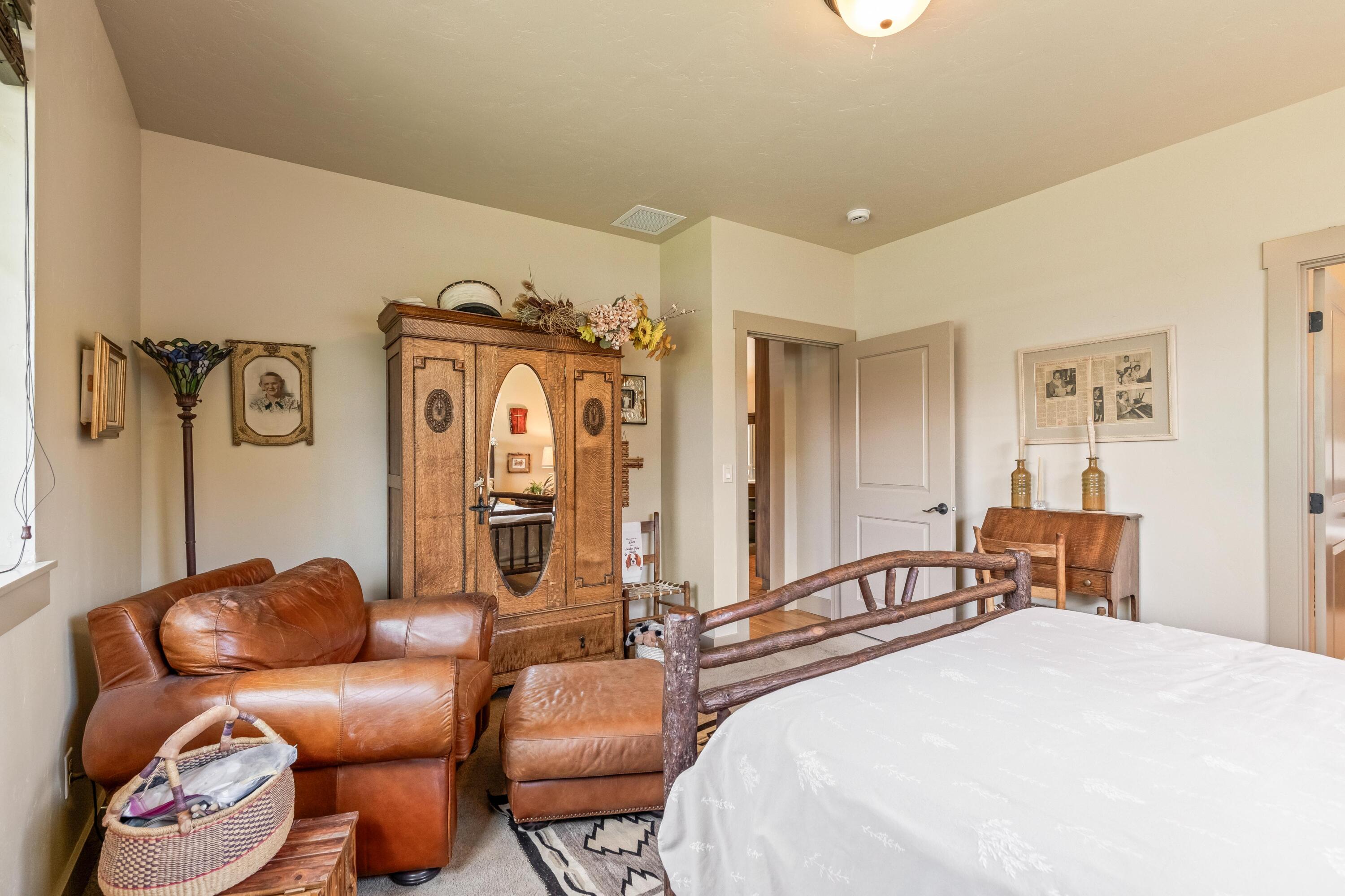 210 NW Saddle Ridge Loop