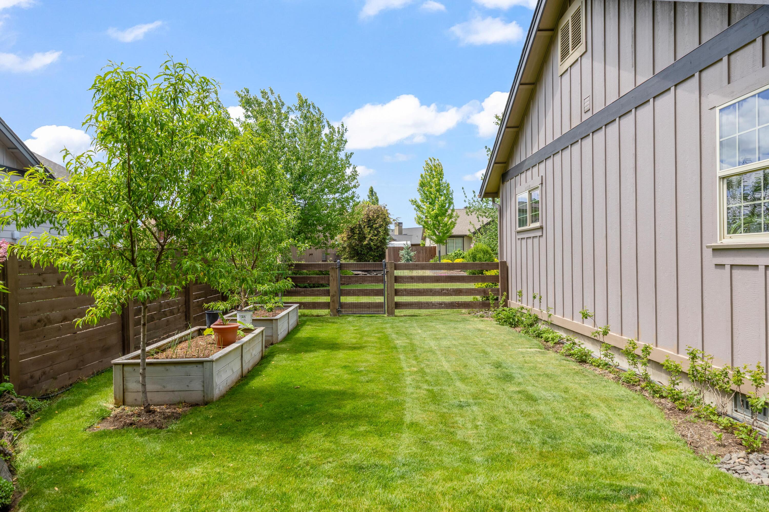 210 NW Saddle Ridge Loop