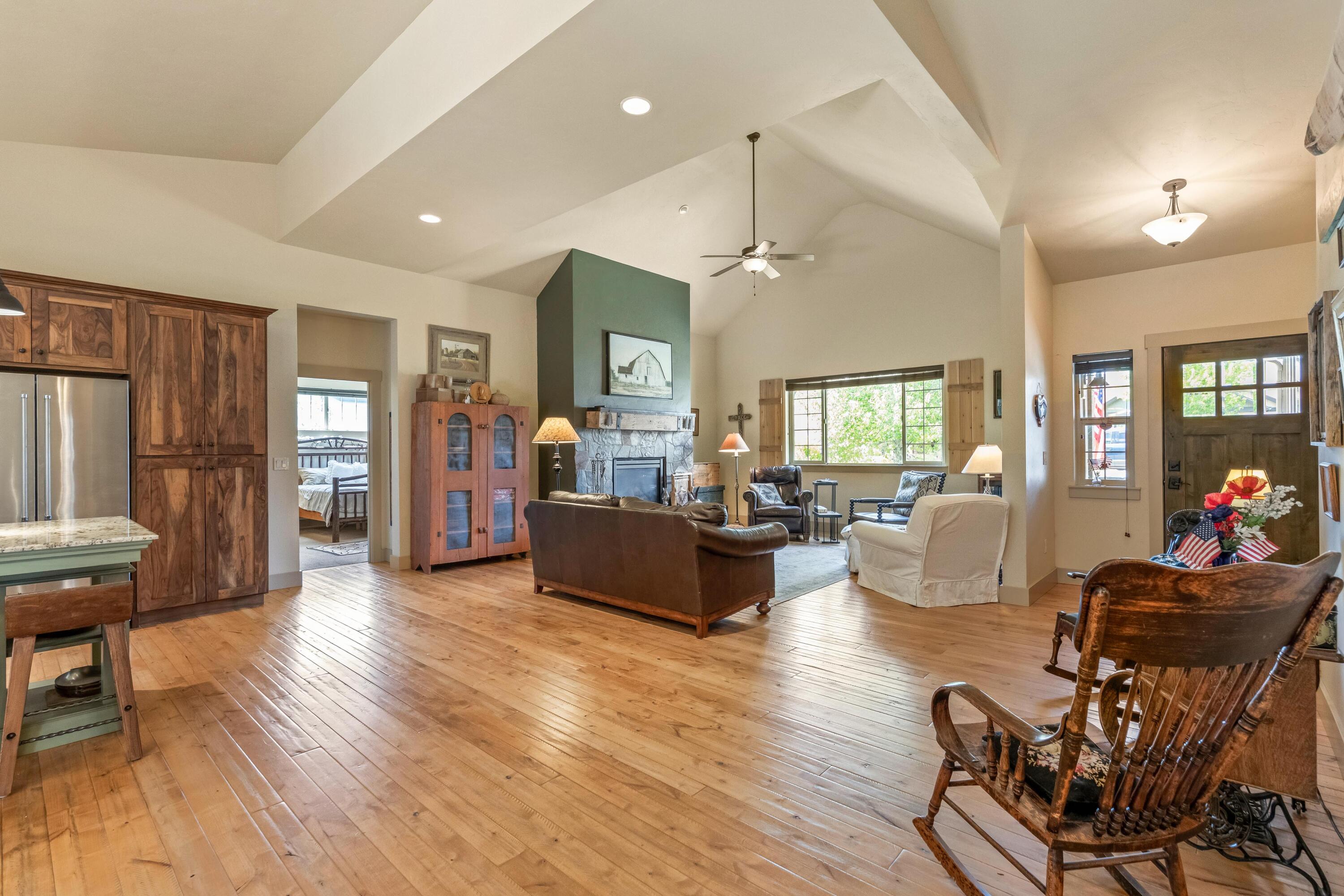210 NW Saddle Ridge Loop