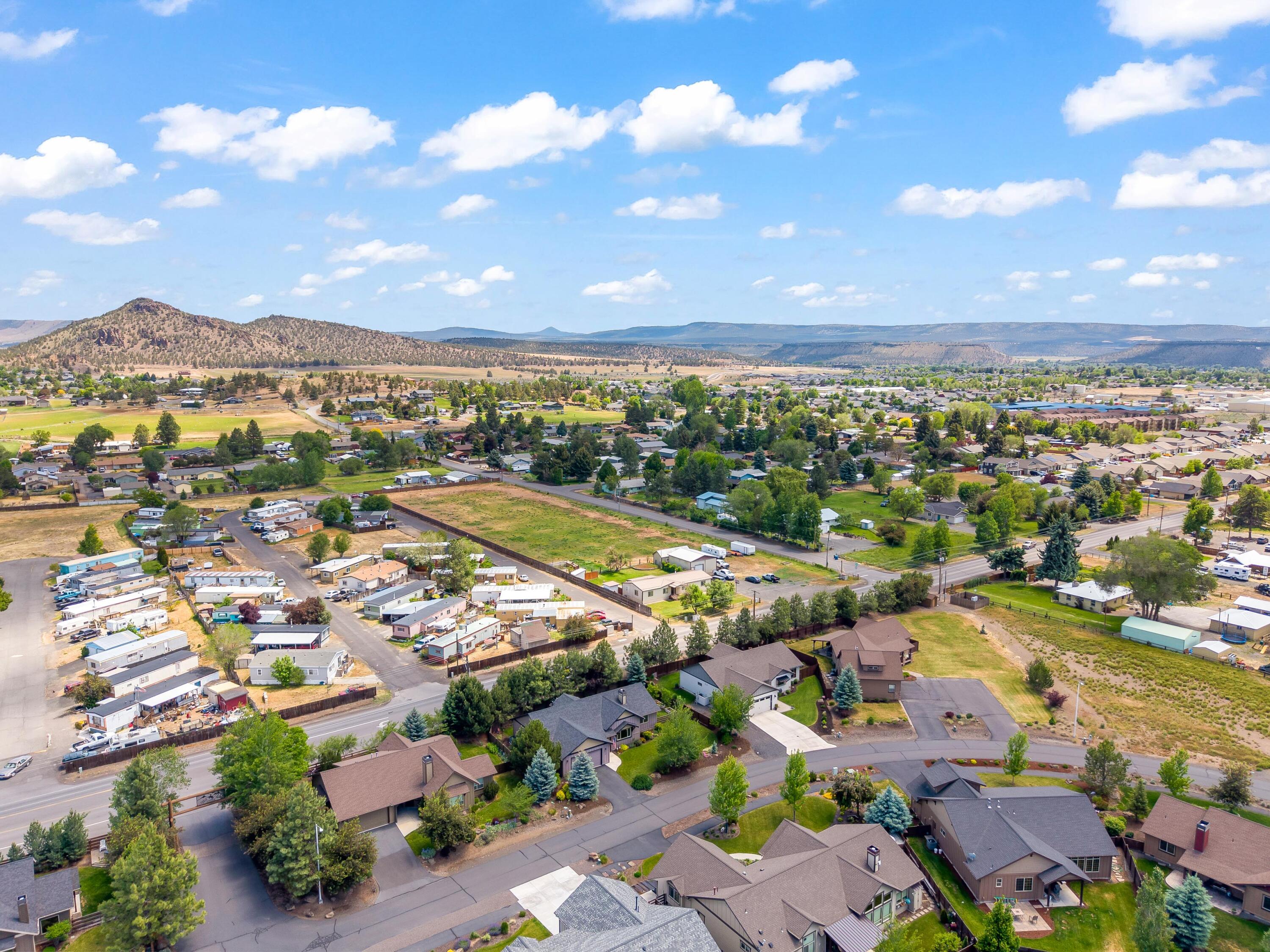 210 NW Saddle Ridge Loop