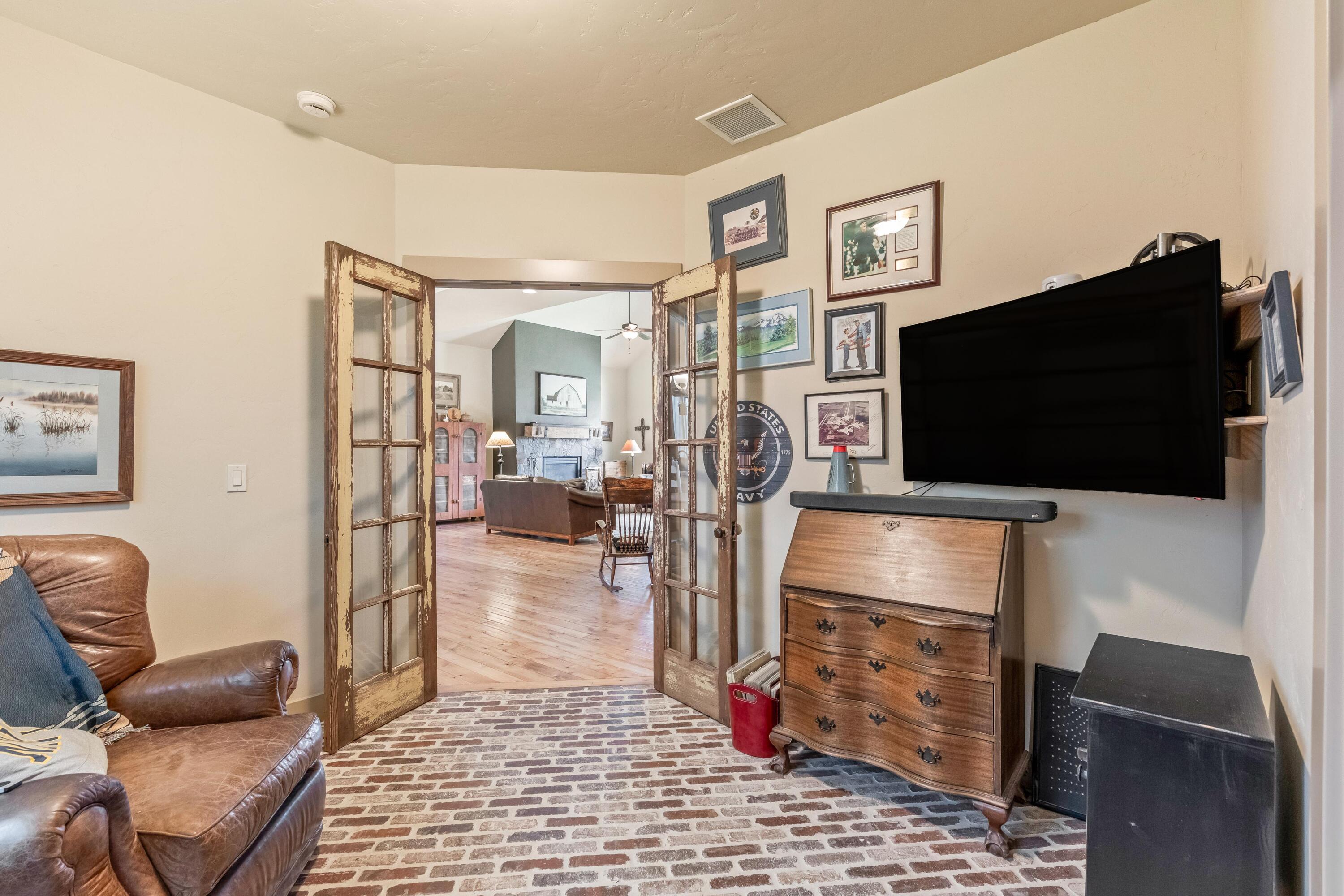 210 NW Saddle Ridge Loop
