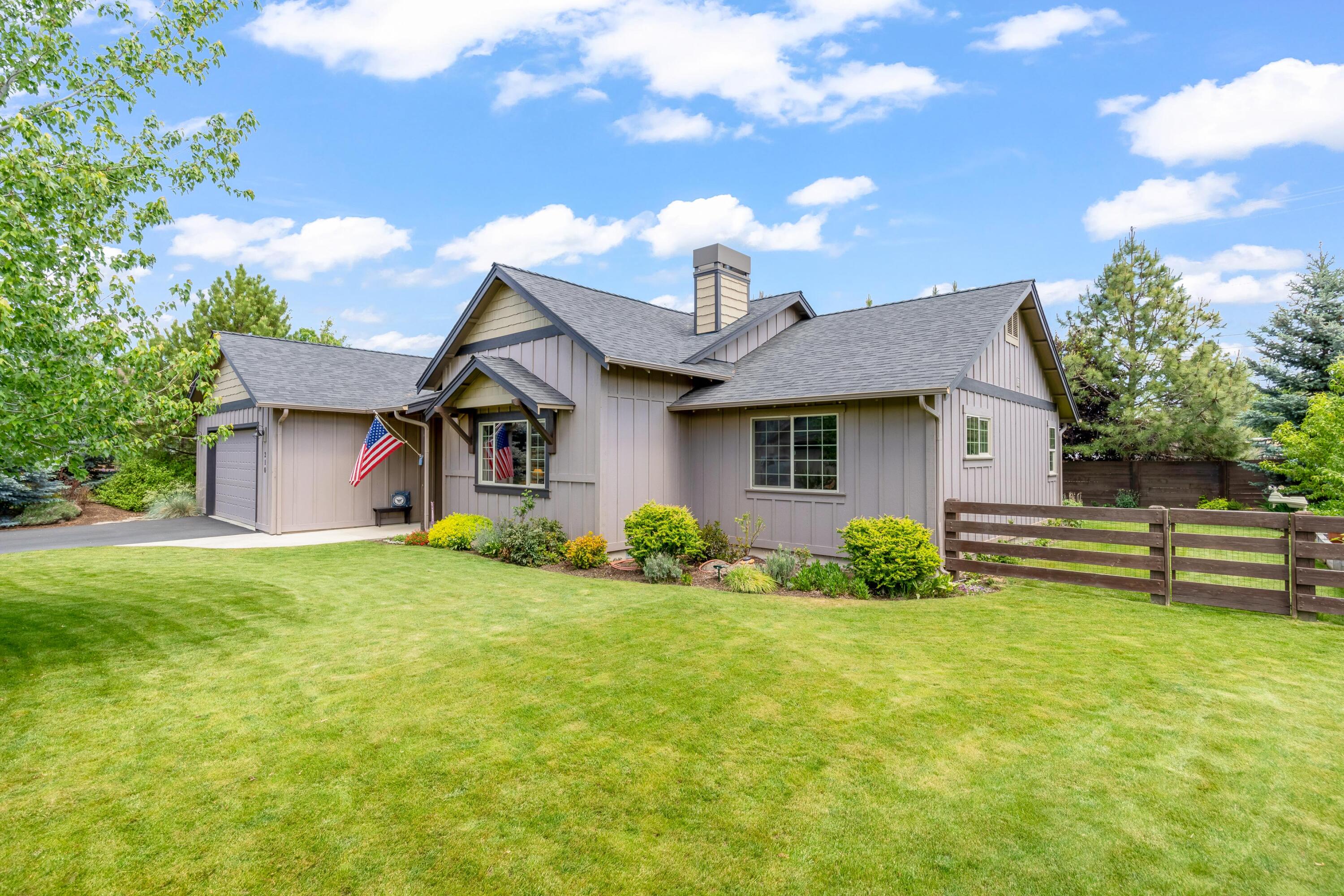 210 NW Saddle Ridge Loop