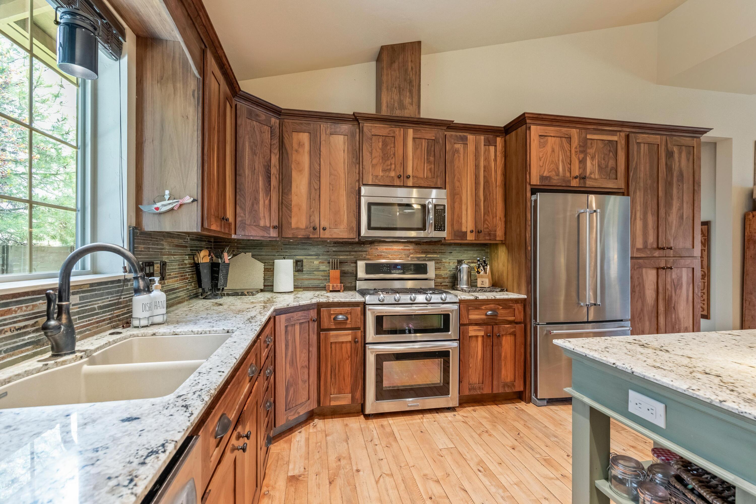 210 NW Saddle Ridge Loop