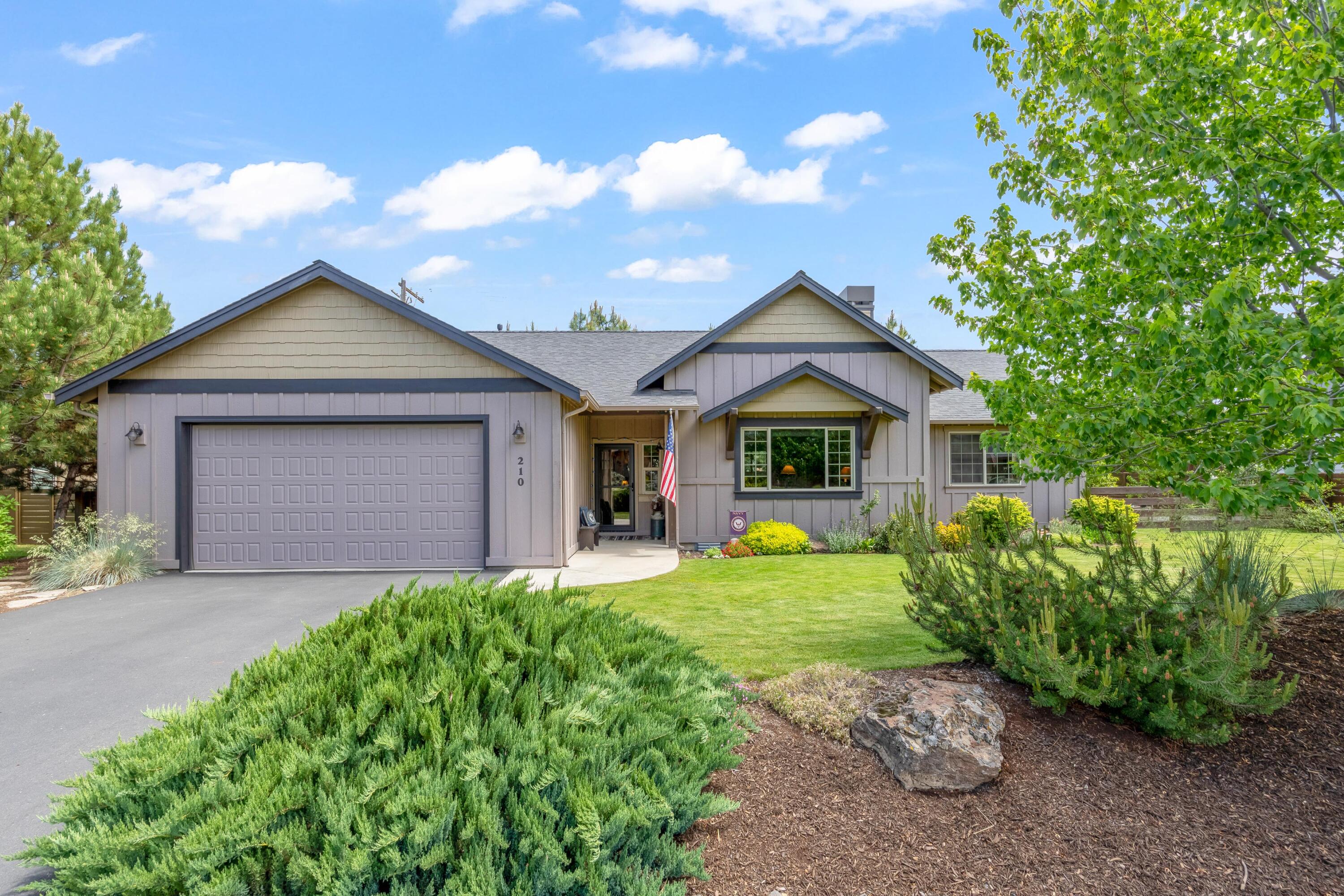 210 NW Saddle Ridge Loop