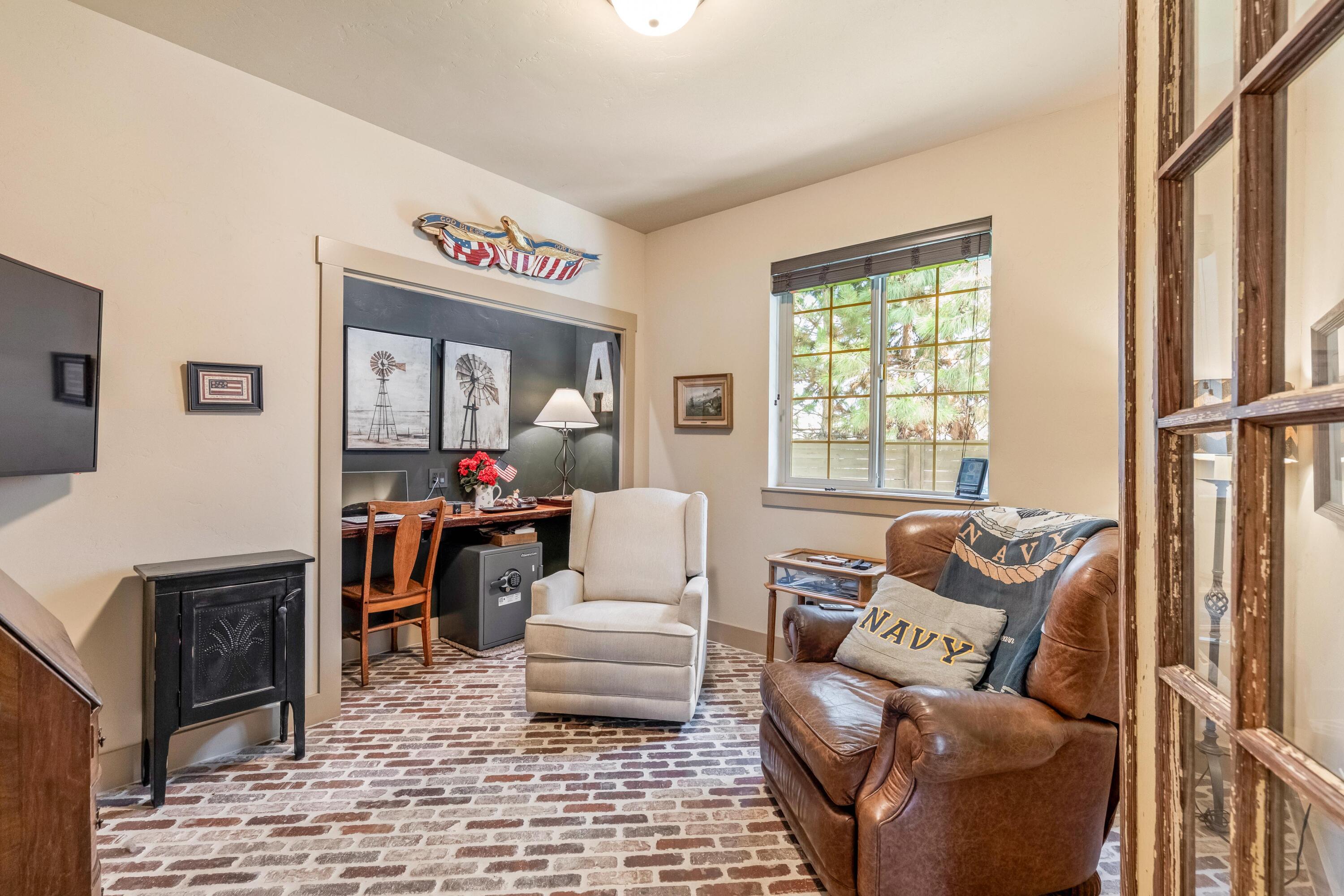 210 NW Saddle Ridge Loop