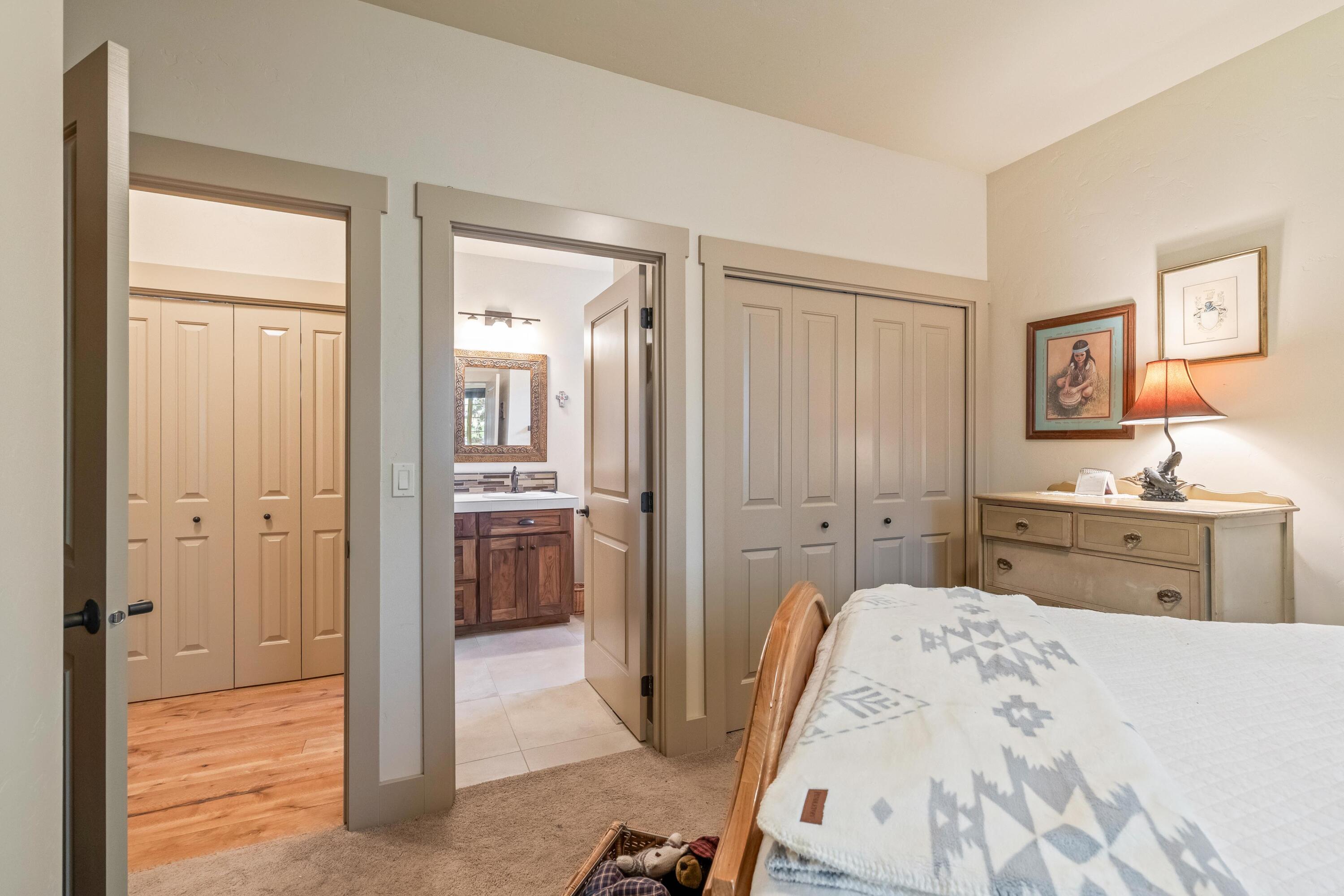 210 NW Saddle Ridge Loop