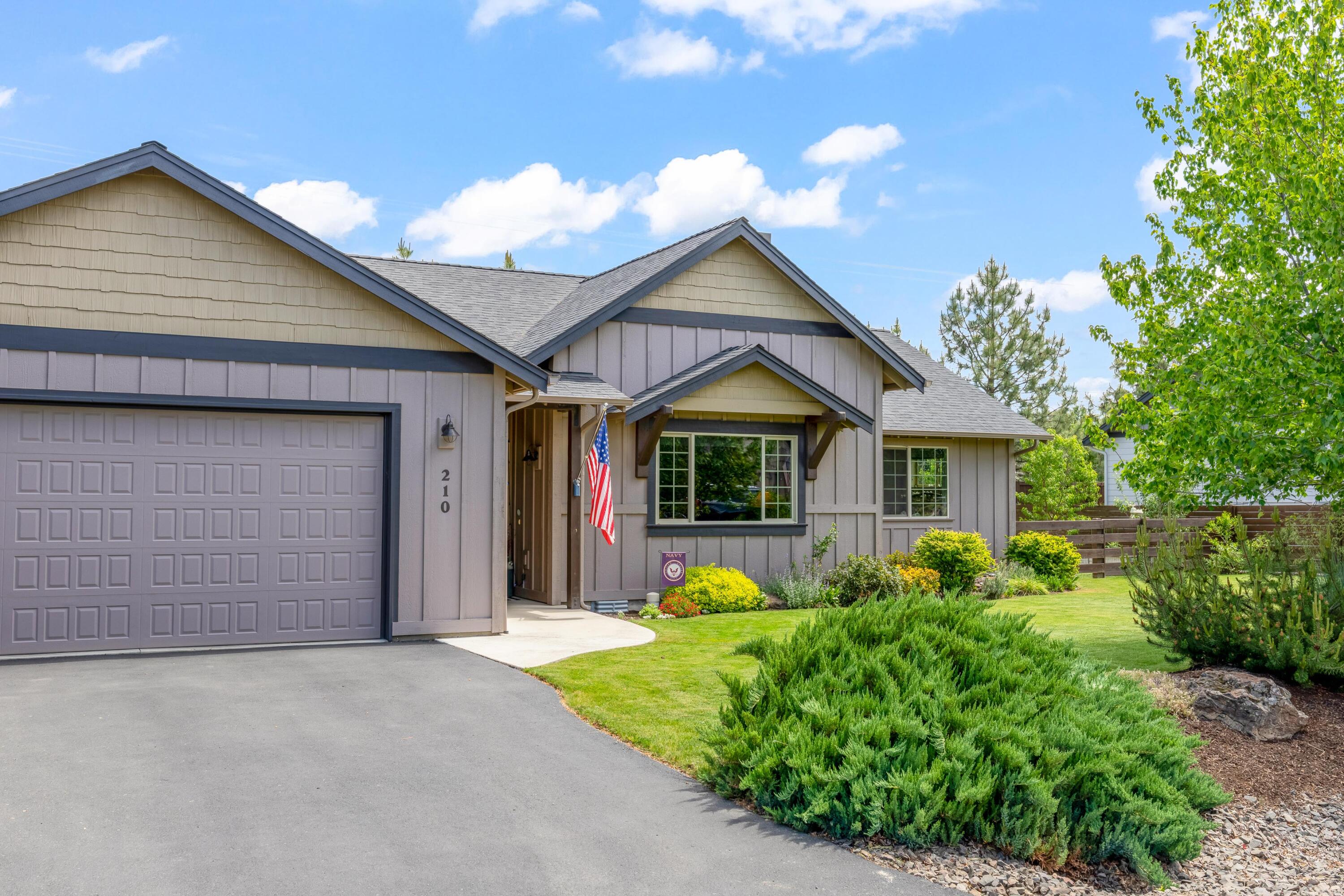 210 NW Saddle Ridge Loop
