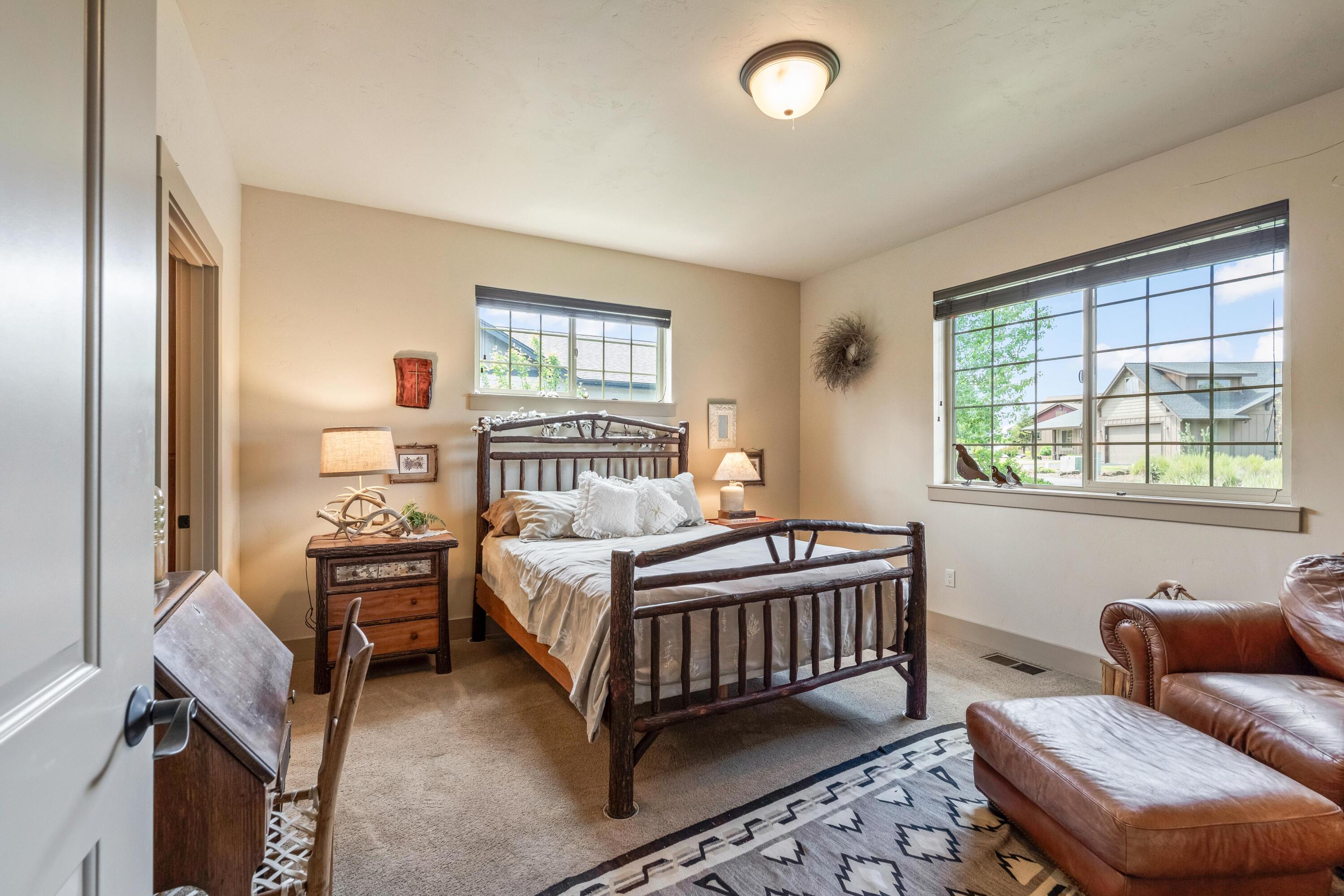 210 NW Saddle Ridge Loop