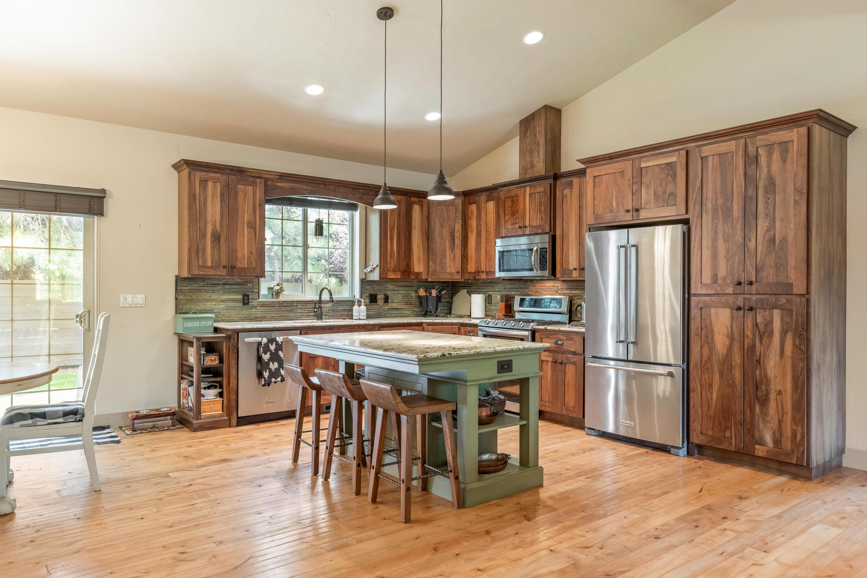 210 NW Saddle Ridge Loop