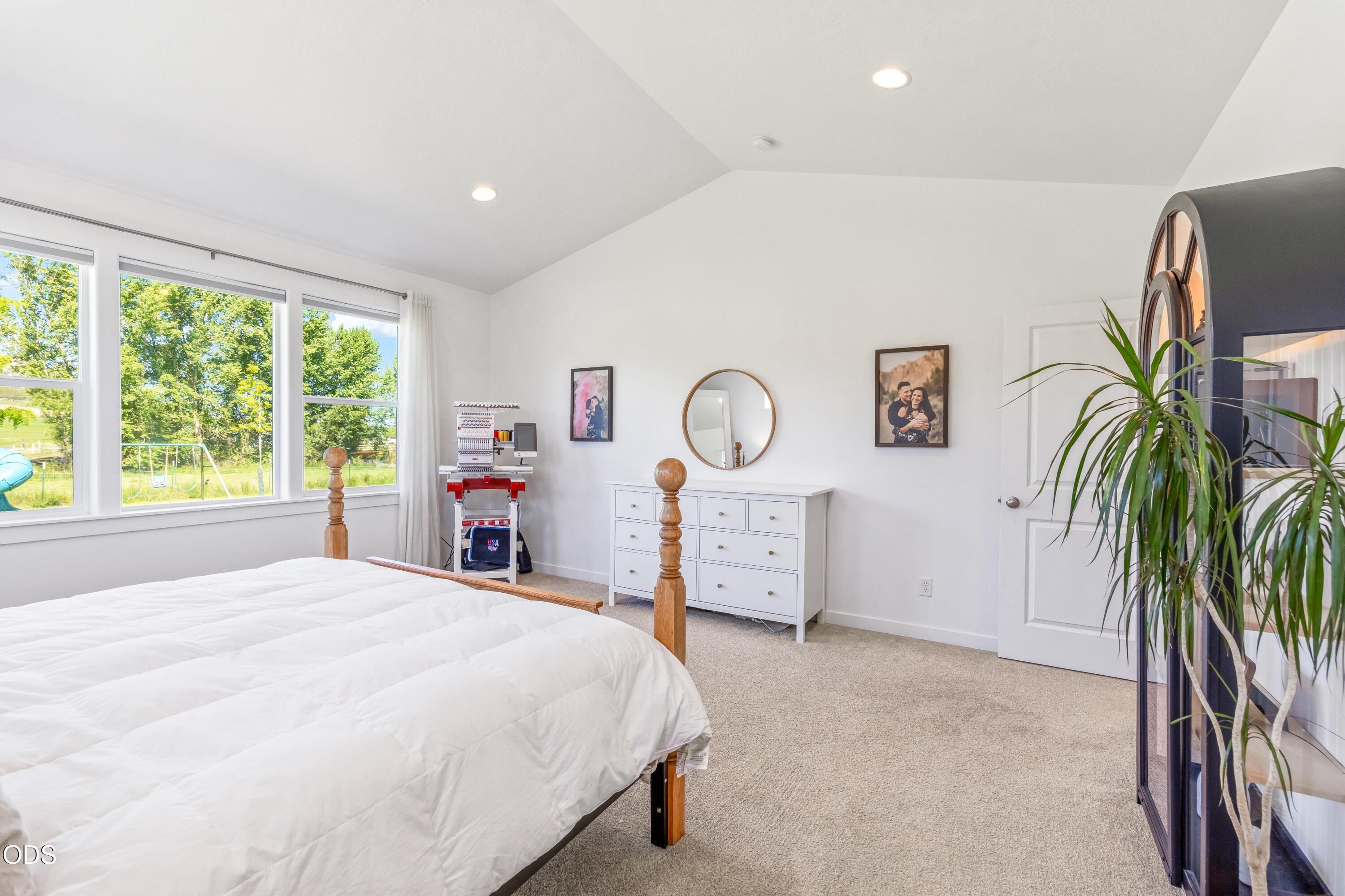 2467 NE Sunset View Lane