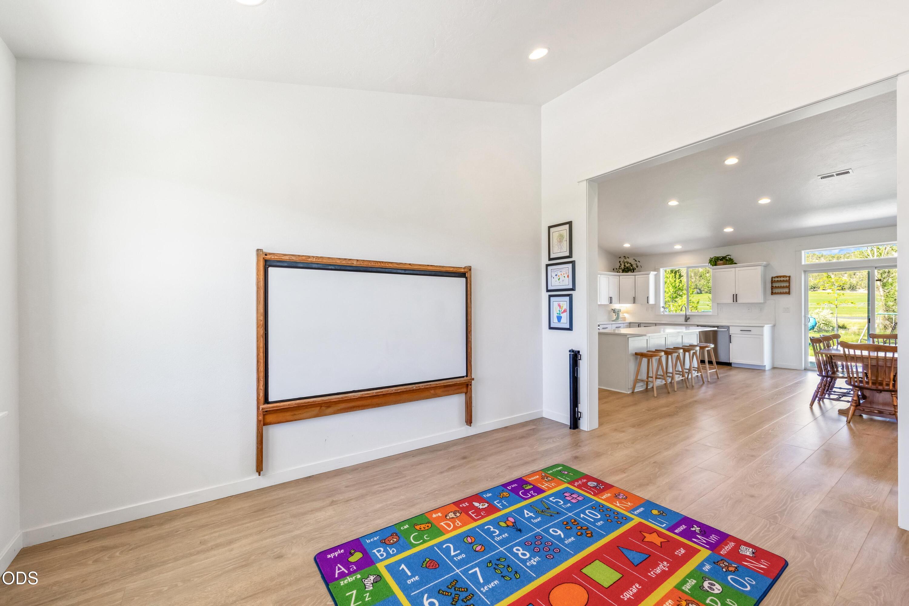 2467 NE Sunset View Lane