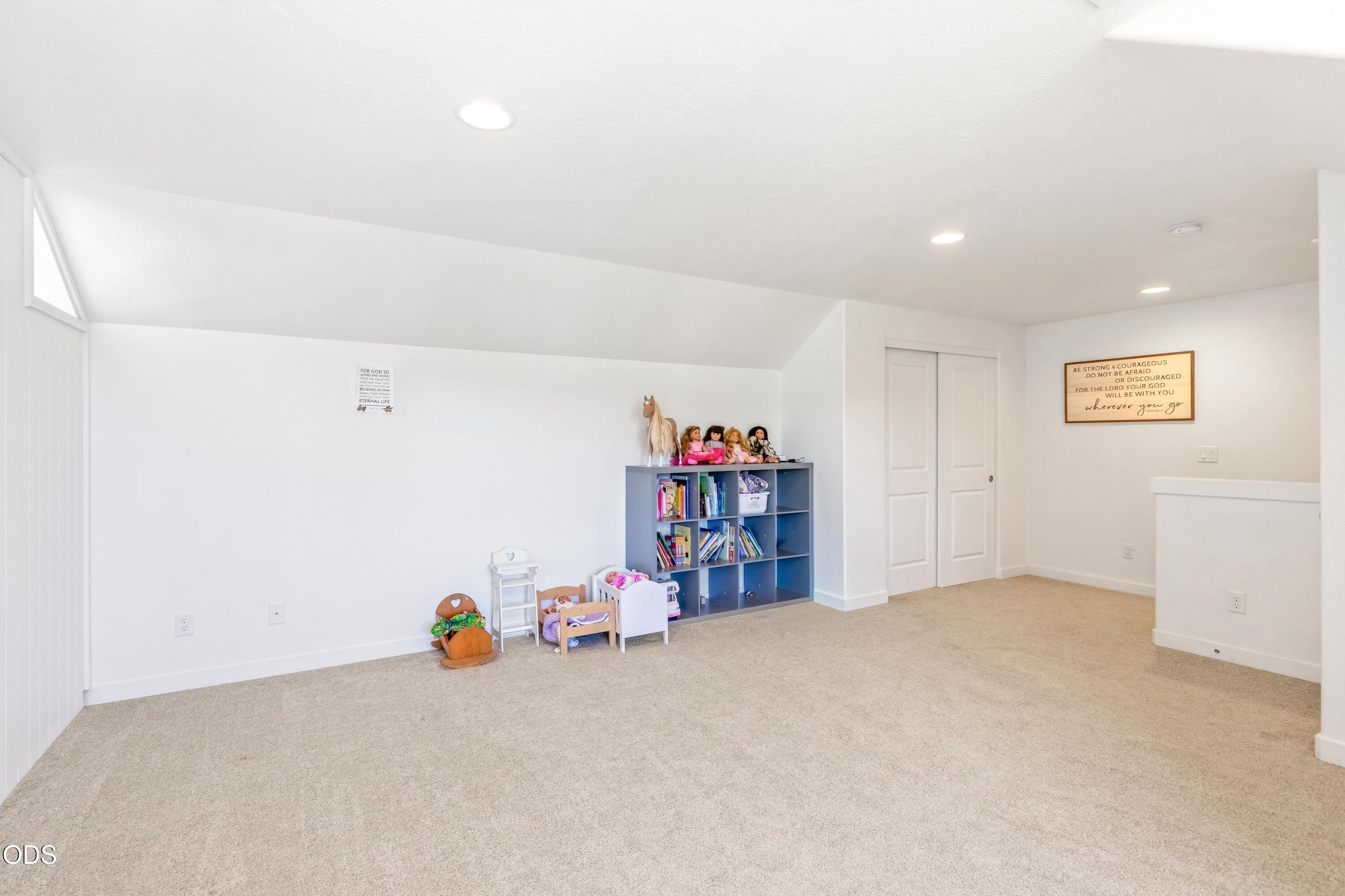 2467 NE Sunset View Lane