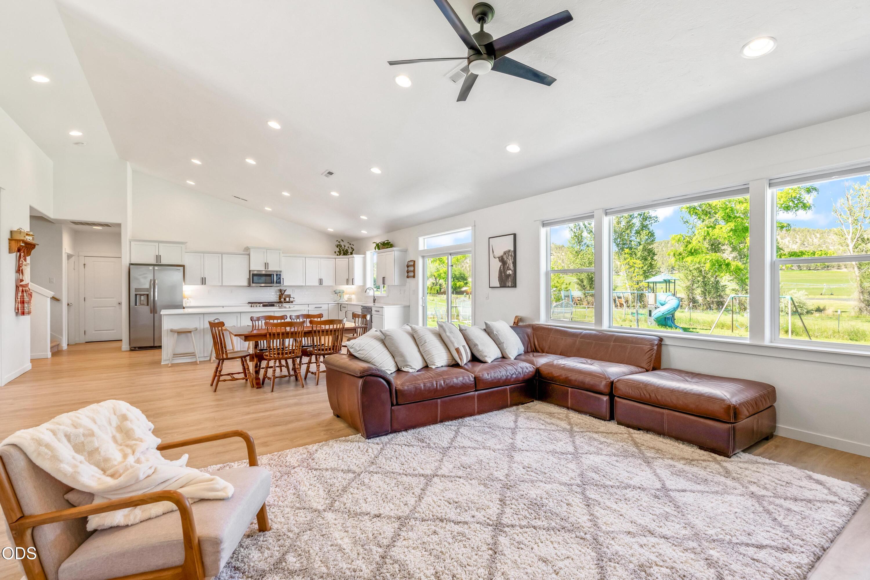 2467 NE Sunset View Lane