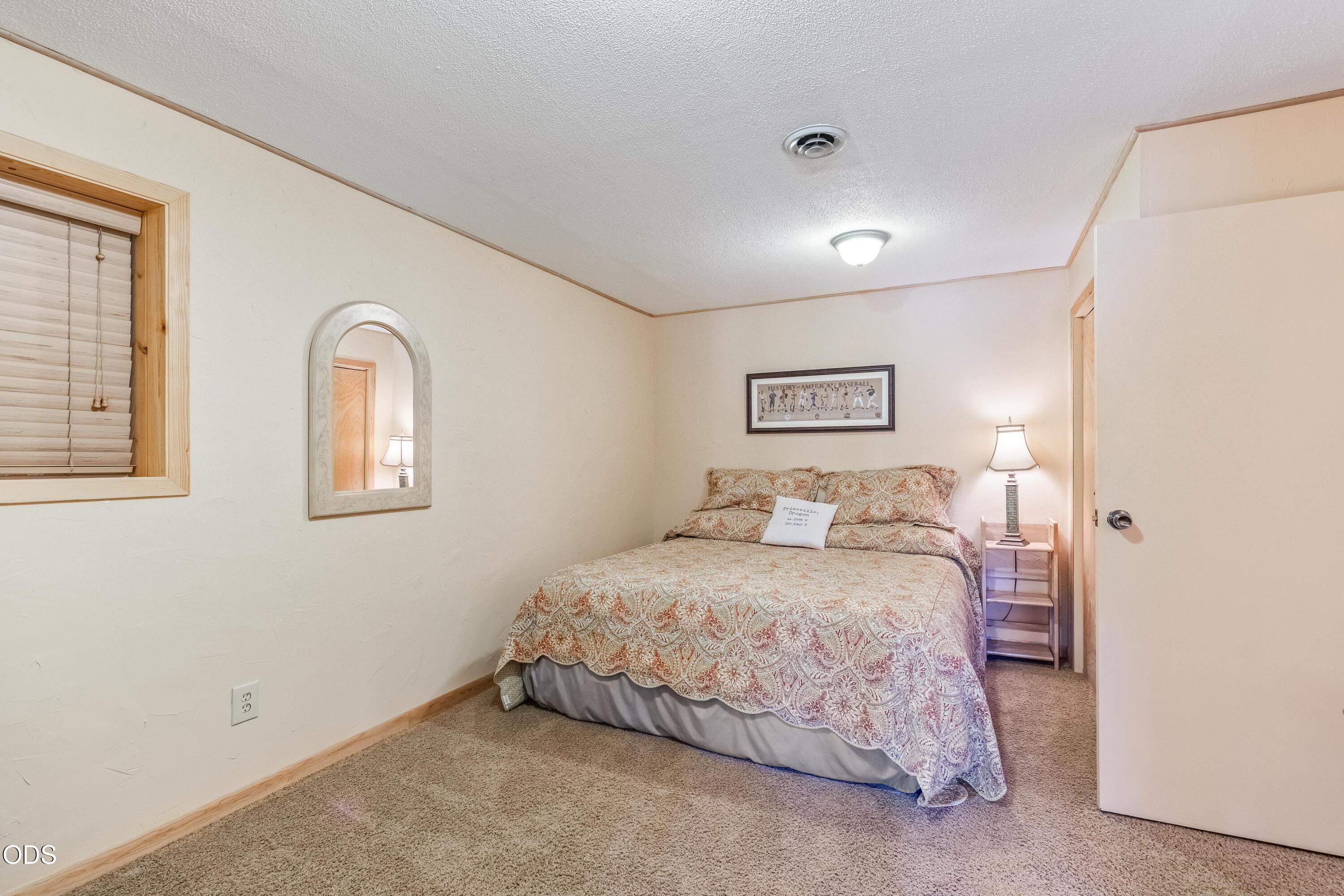 16401 SE Bobcat Lane