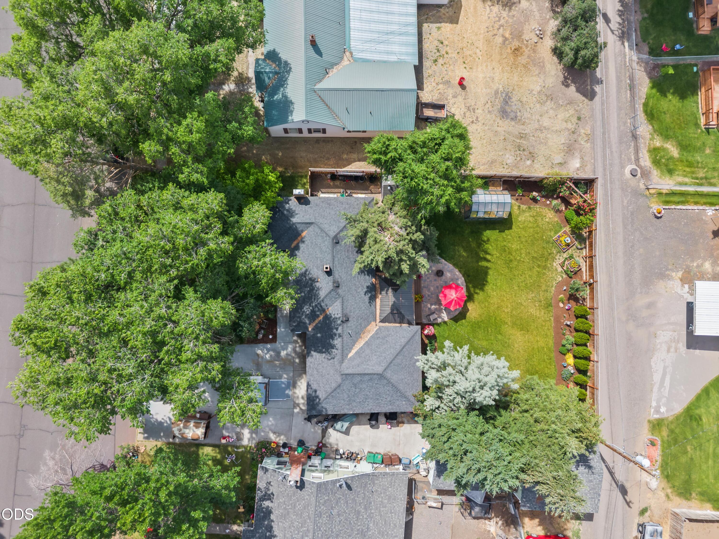 751 NE Lookout Avenue