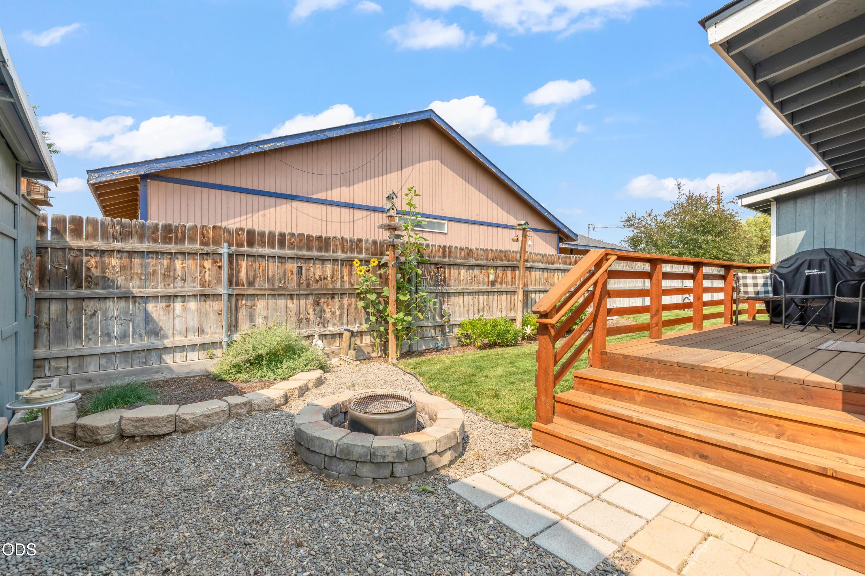 845 NW Claypool Street