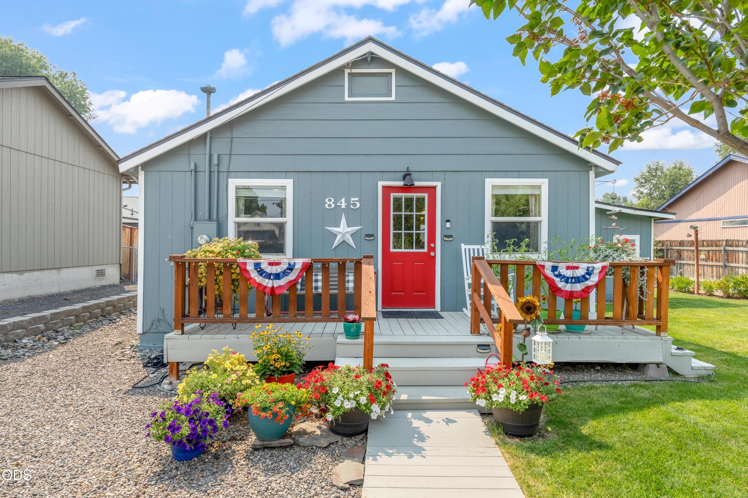 845 NW Claypool Street