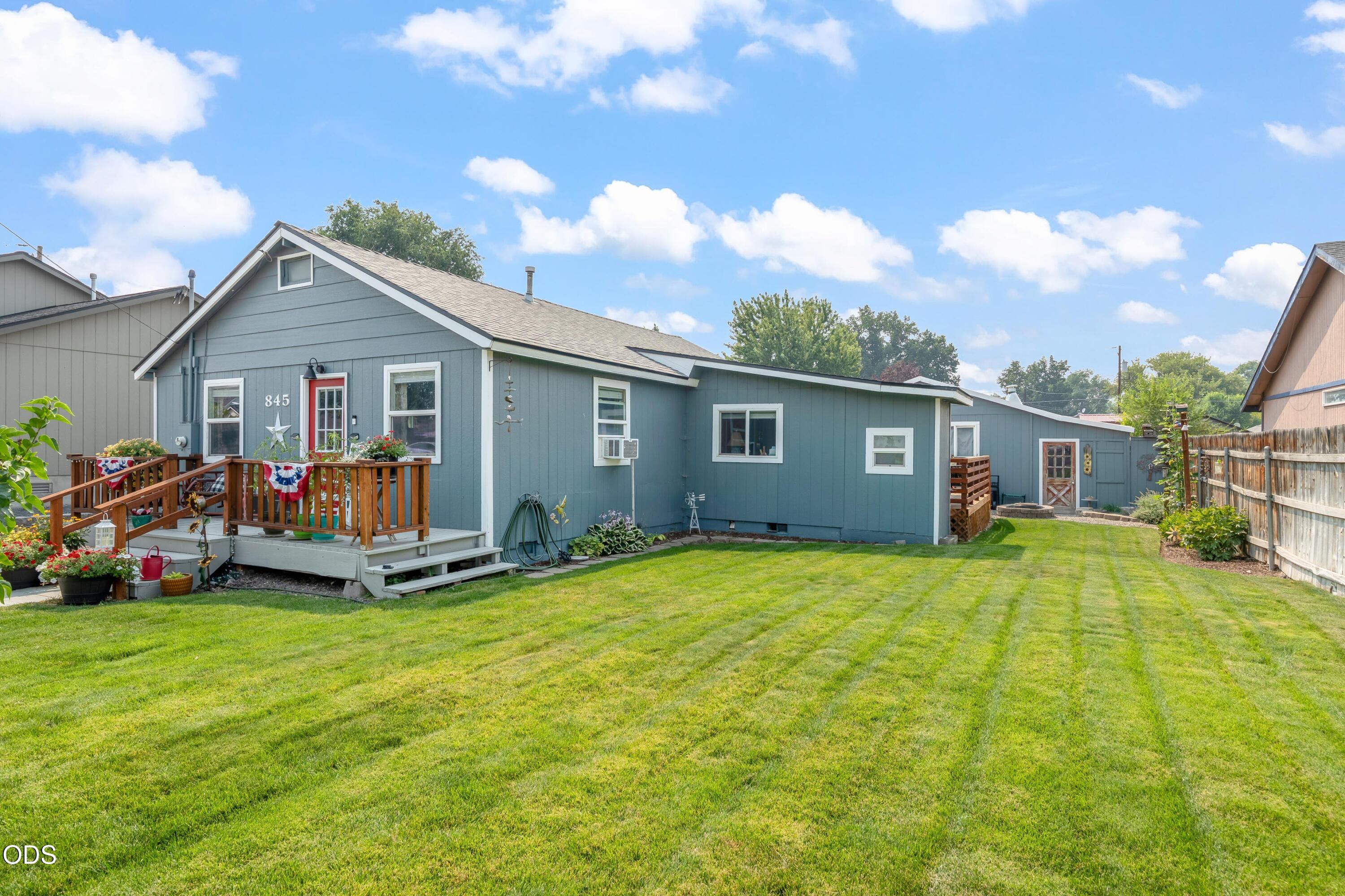 845 NW Claypool Street