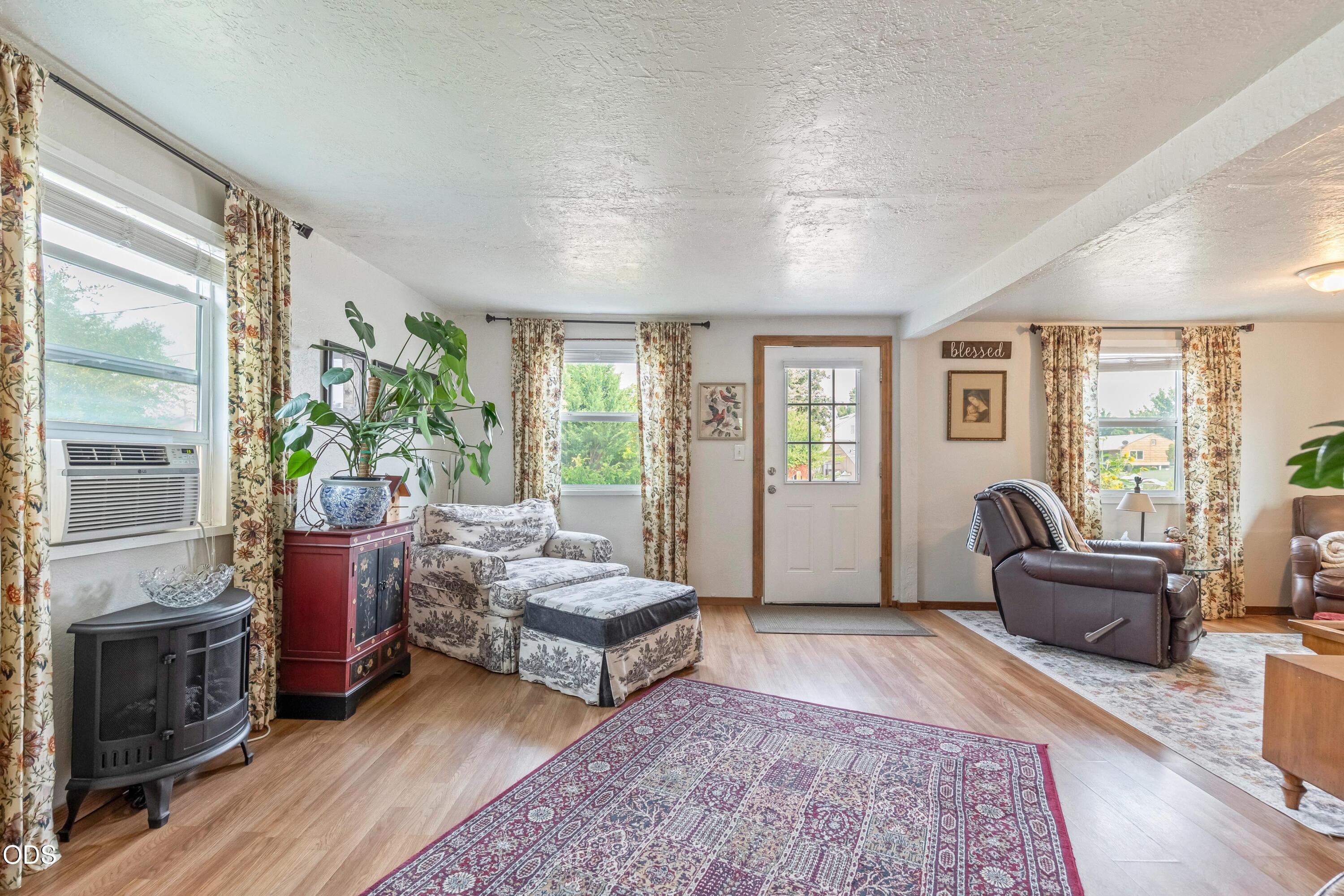 845 NW Claypool Street