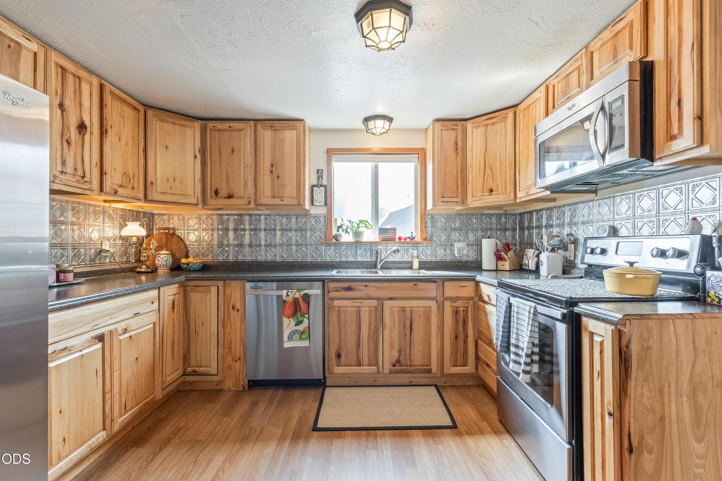 845 NW Claypool Street