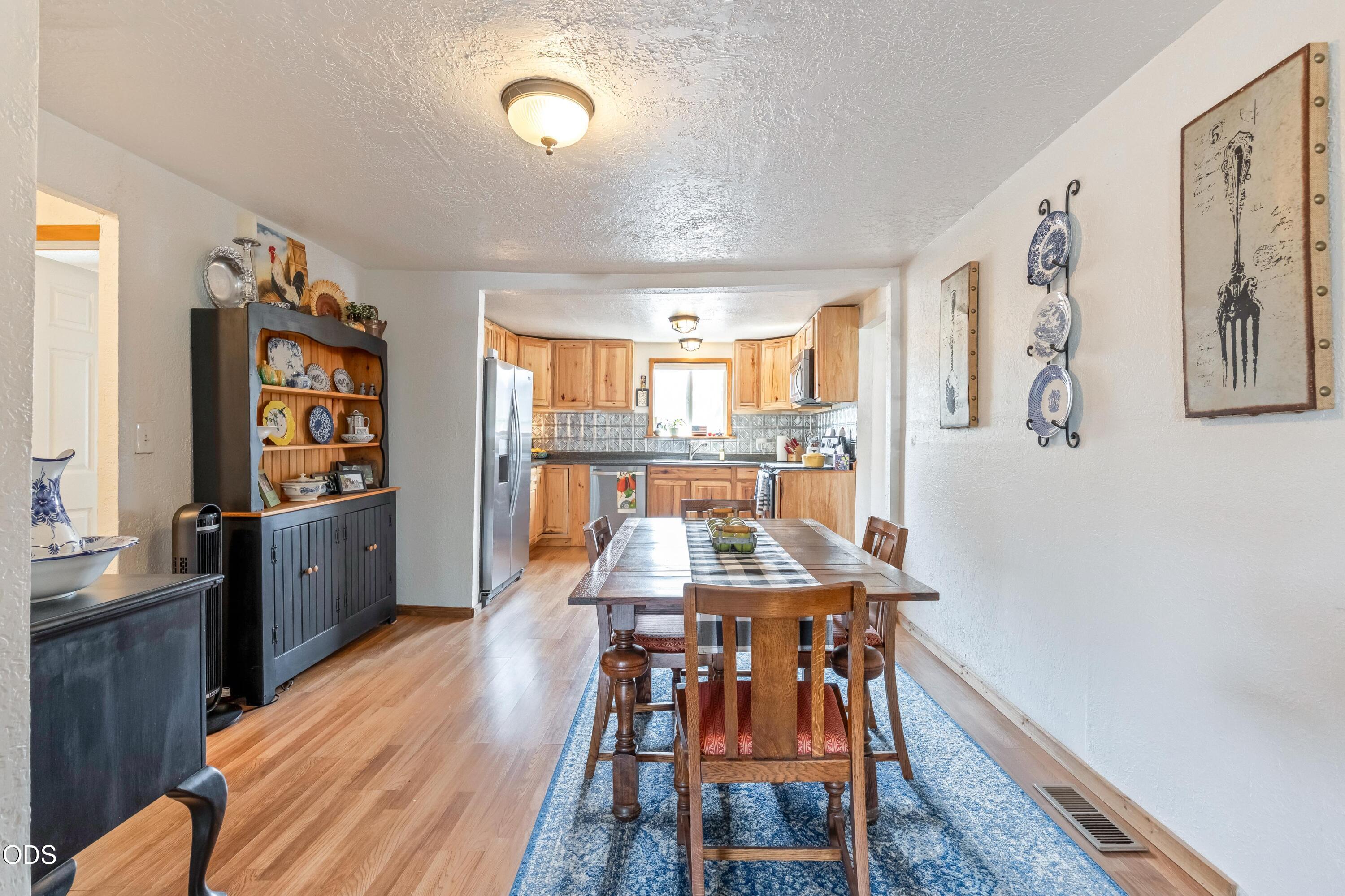 845 NW Claypool Street