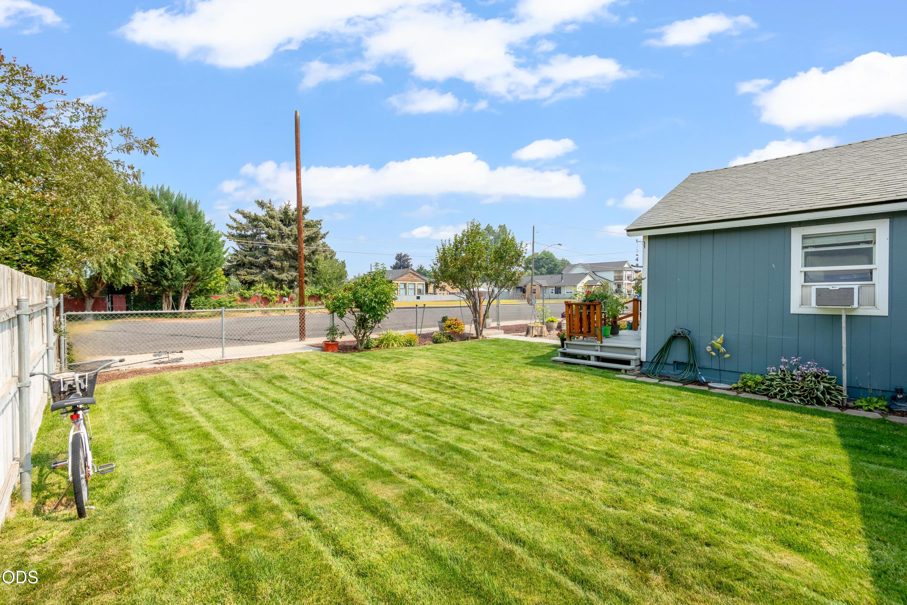 845 NW Claypool Street