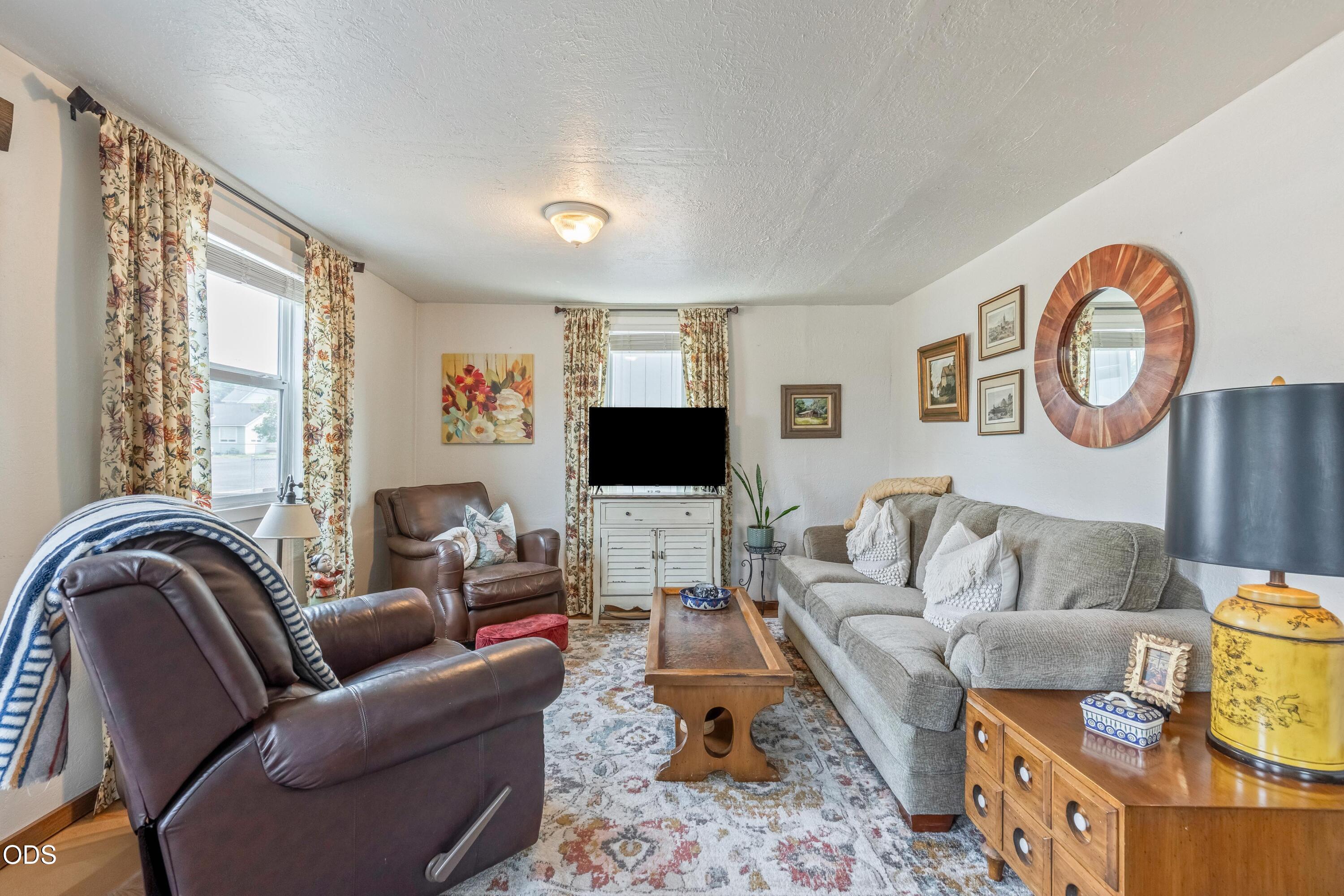 845 NW Claypool Street