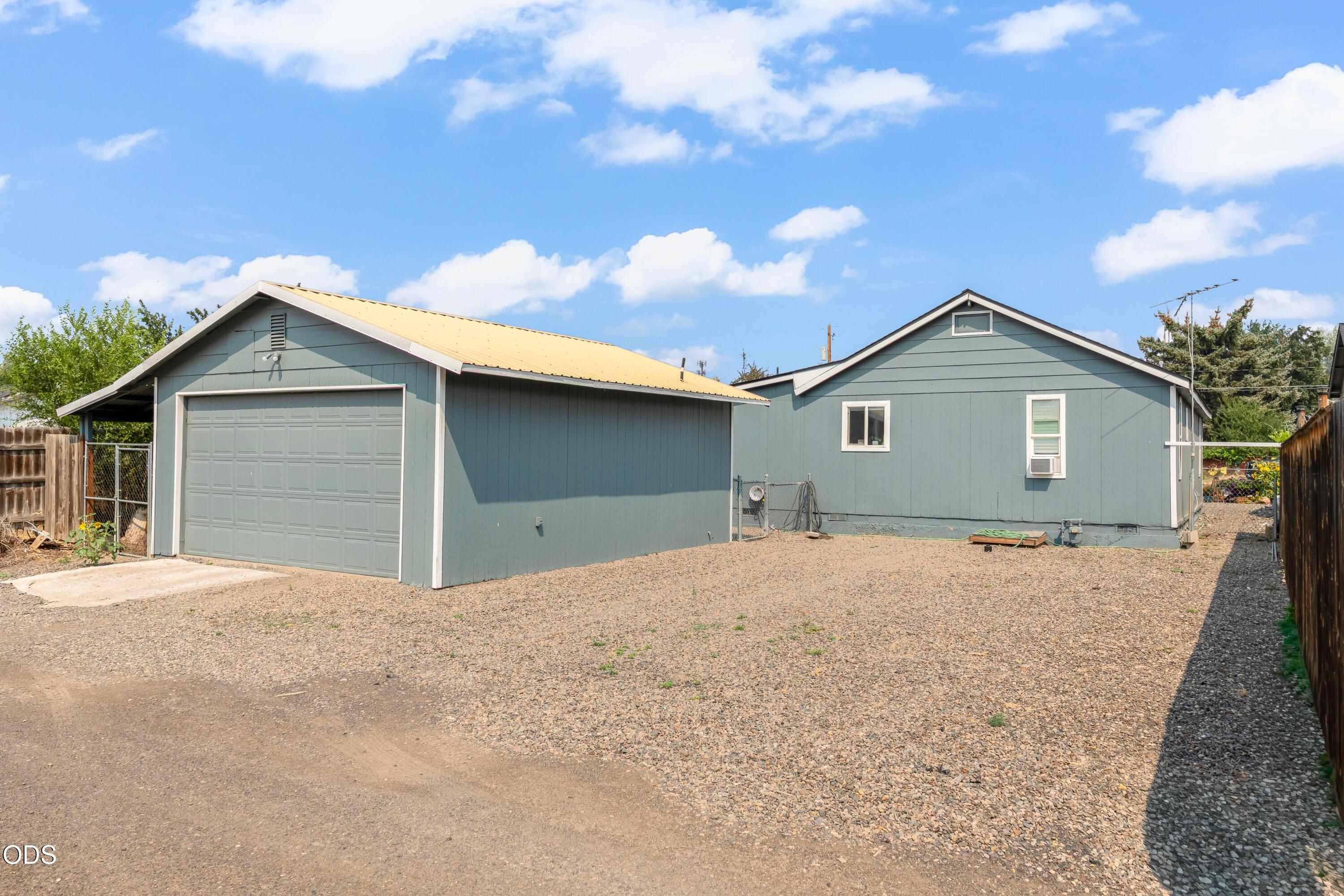 845 NW Claypool Street